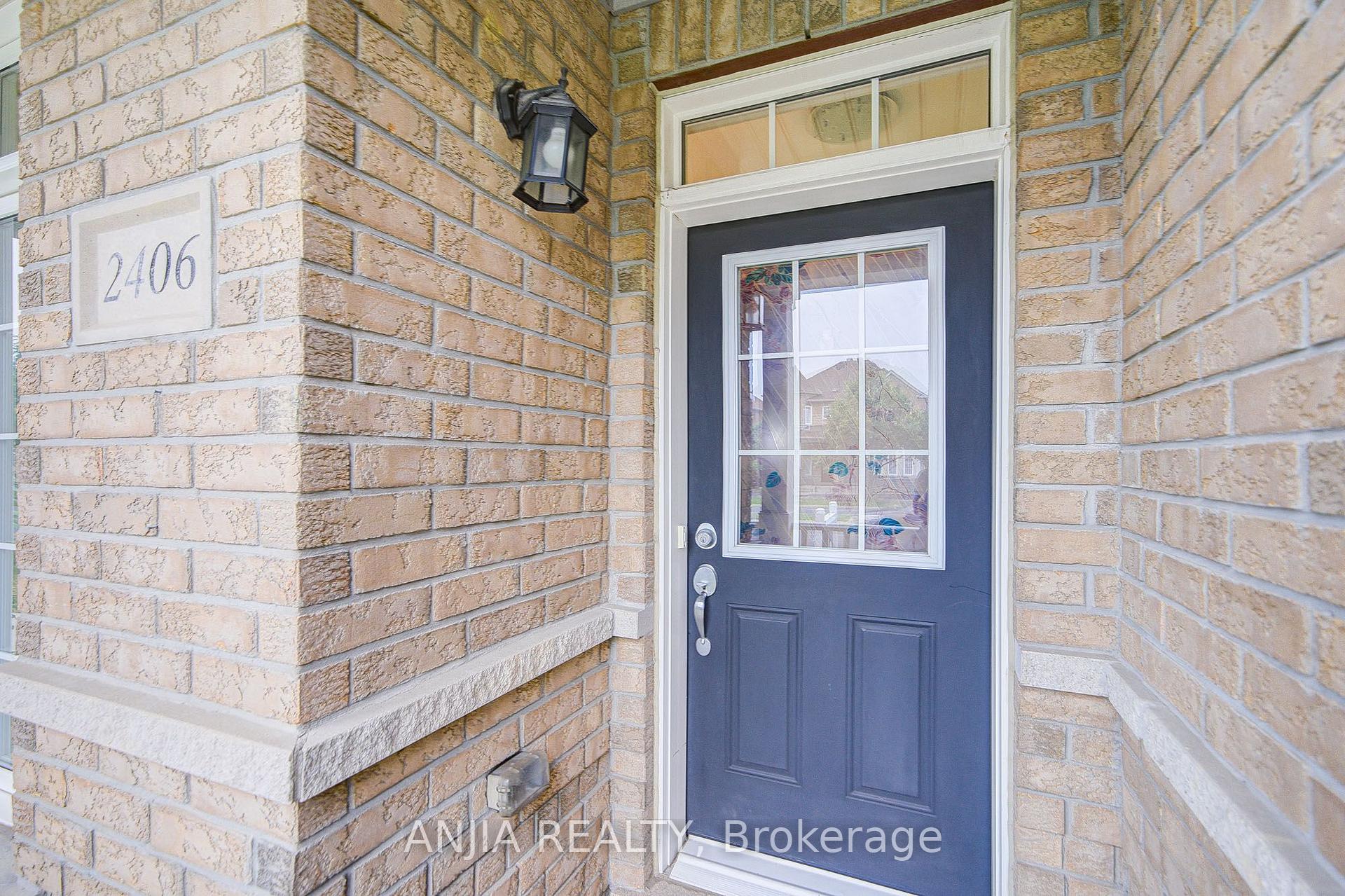 Photo 2 of 2406 Bur Oak Avenue, Markham, Greensborough — HOMEH