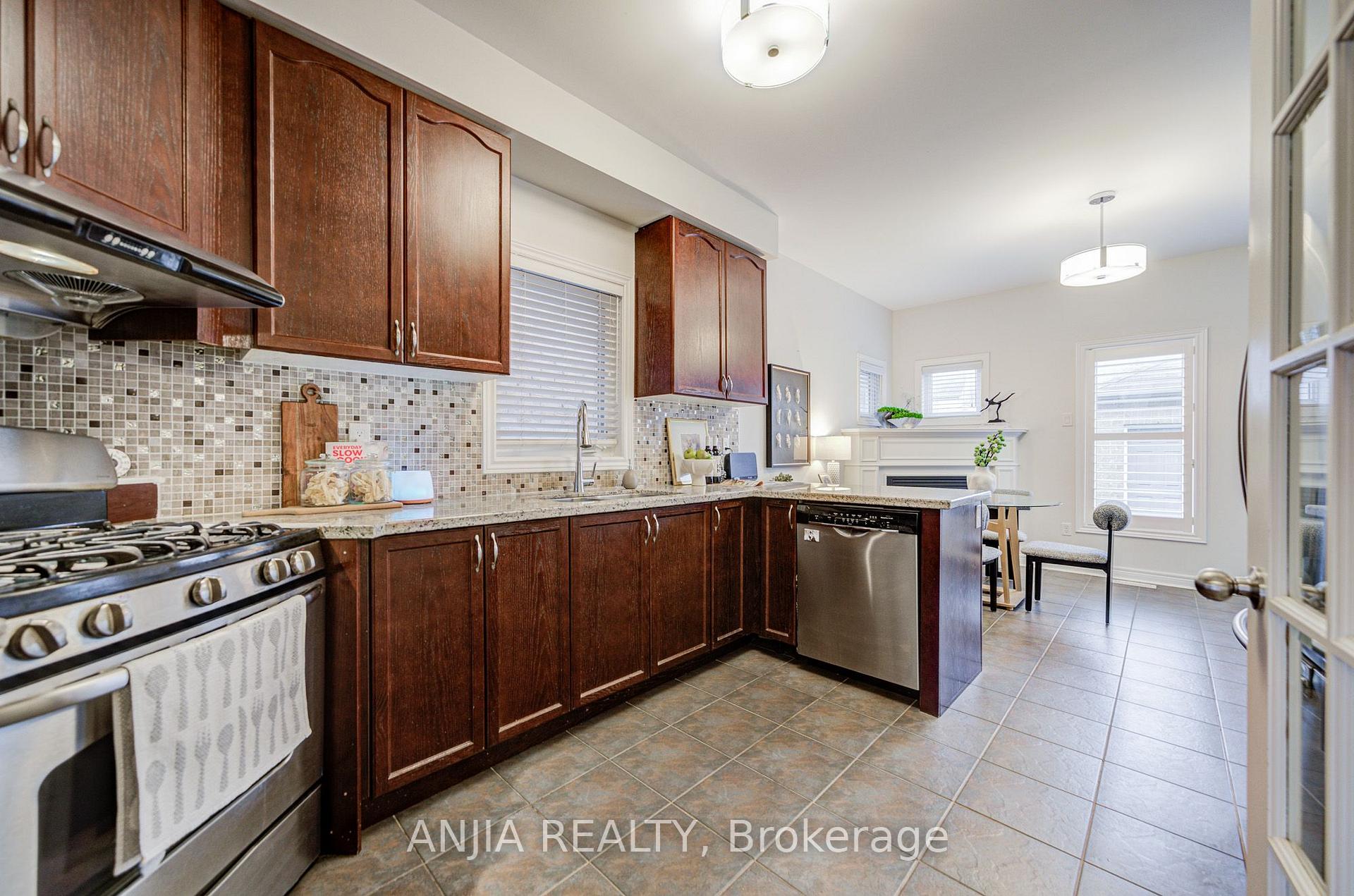 Photo 10 of 2406 Bur Oak Avenue, Markham, Greensborough — HOMEH