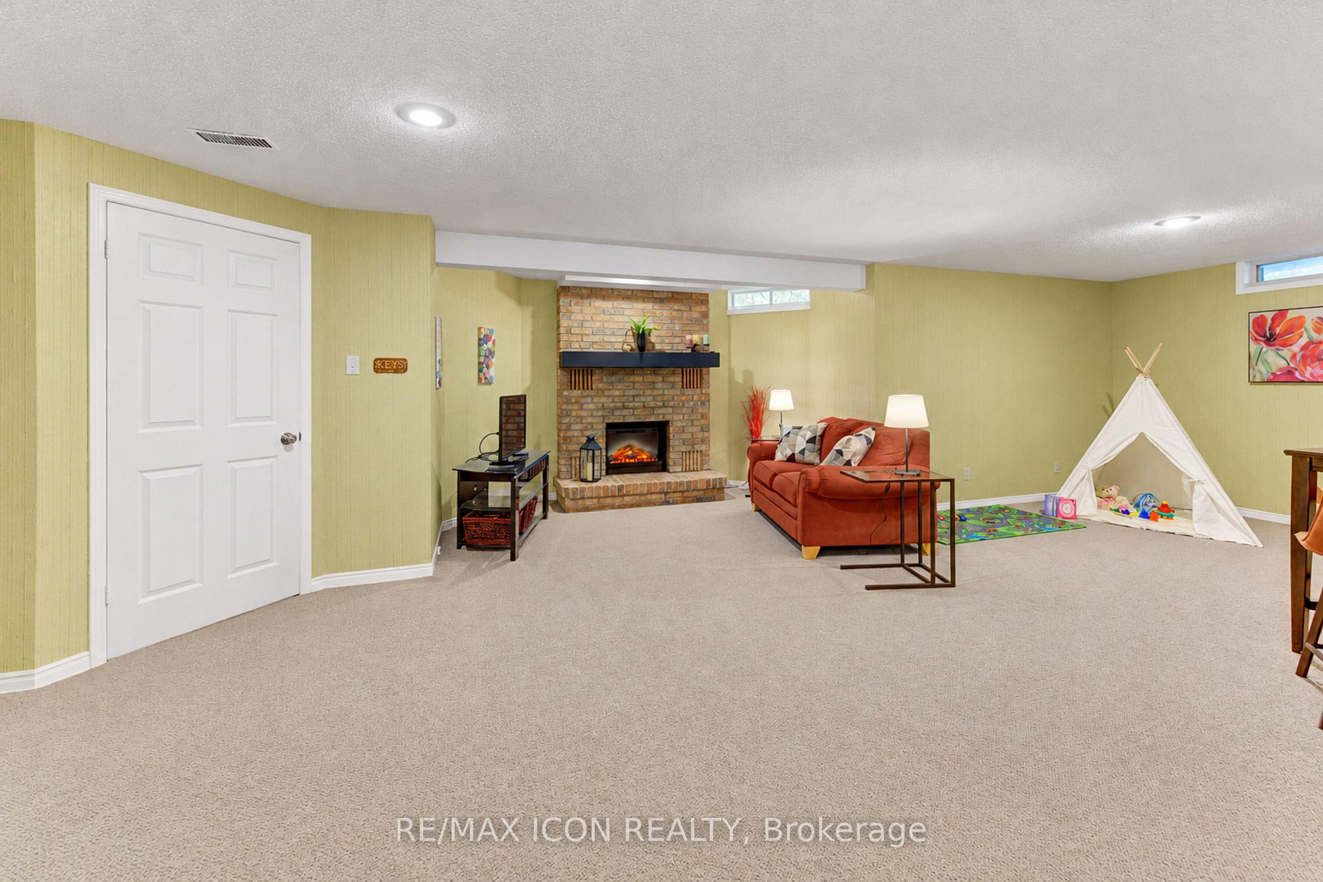 Photo 30 of Unit 3, 406 Craigleith Drive, Waterloo, Upper Beechwood — HOMEH
