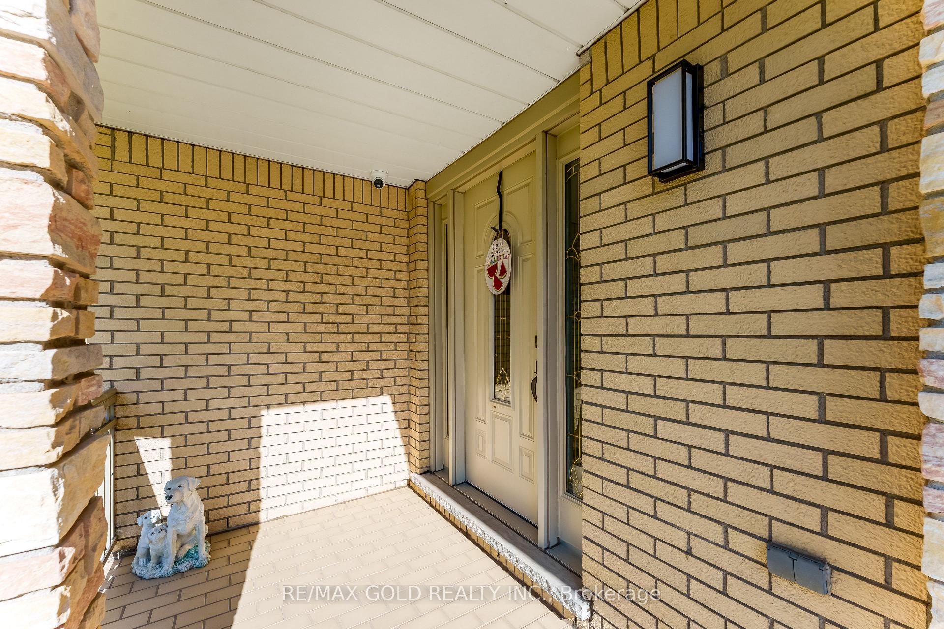 Photo 3 of 2047 Hamilton Road, London, South U — HOMEH
