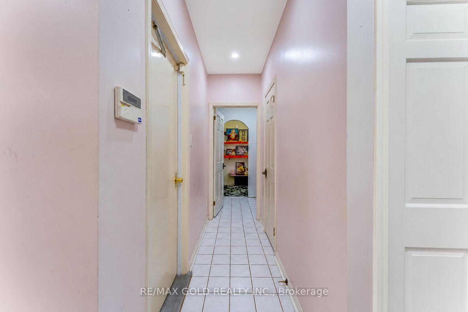 Photo 5 of 2047 Hamilton Road, London, South U — HOMEH