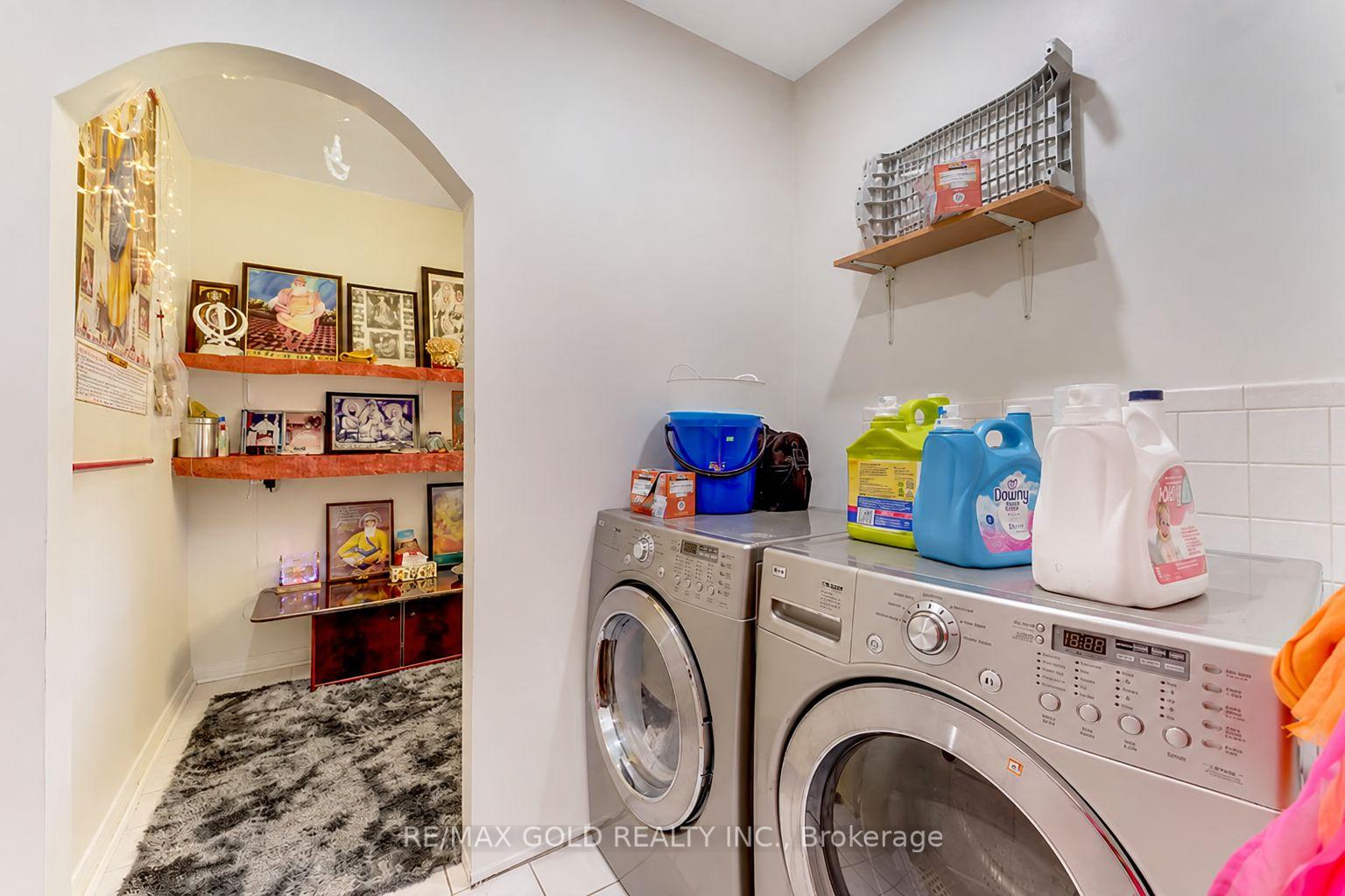 Photo 6 of 2047 Hamilton Road, London, South U — HOMEH