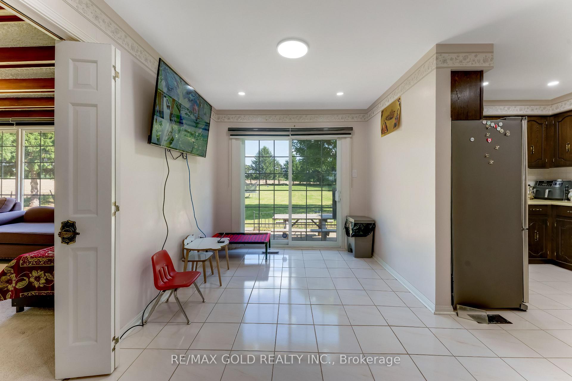 Photo 13 of 2047 Hamilton Road, London, South U — HOMEH