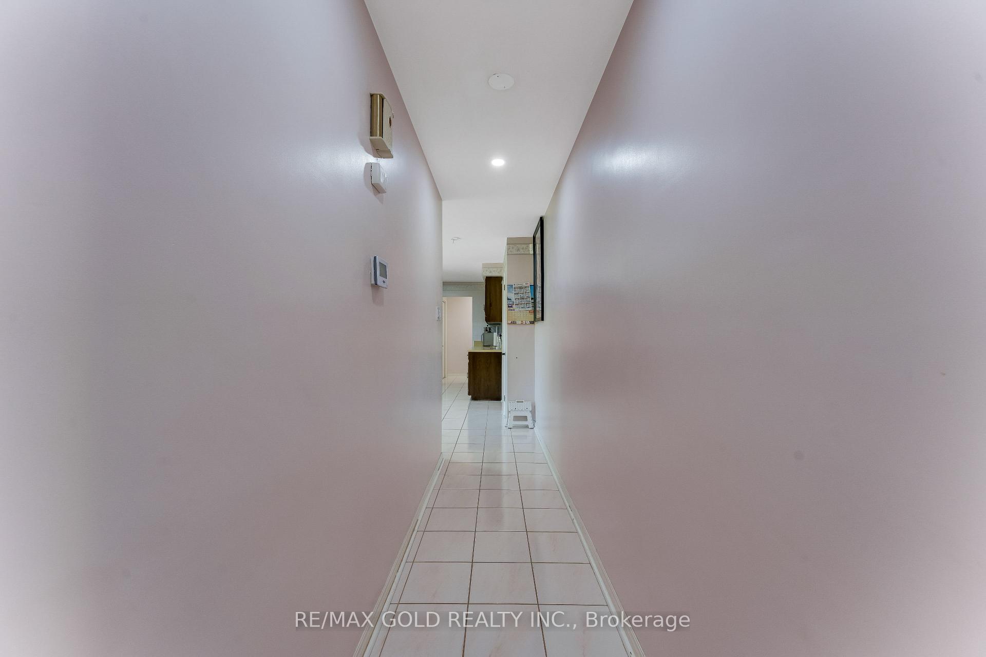 Photo 17 of 2047 Hamilton Road, London, South U — HOMEH