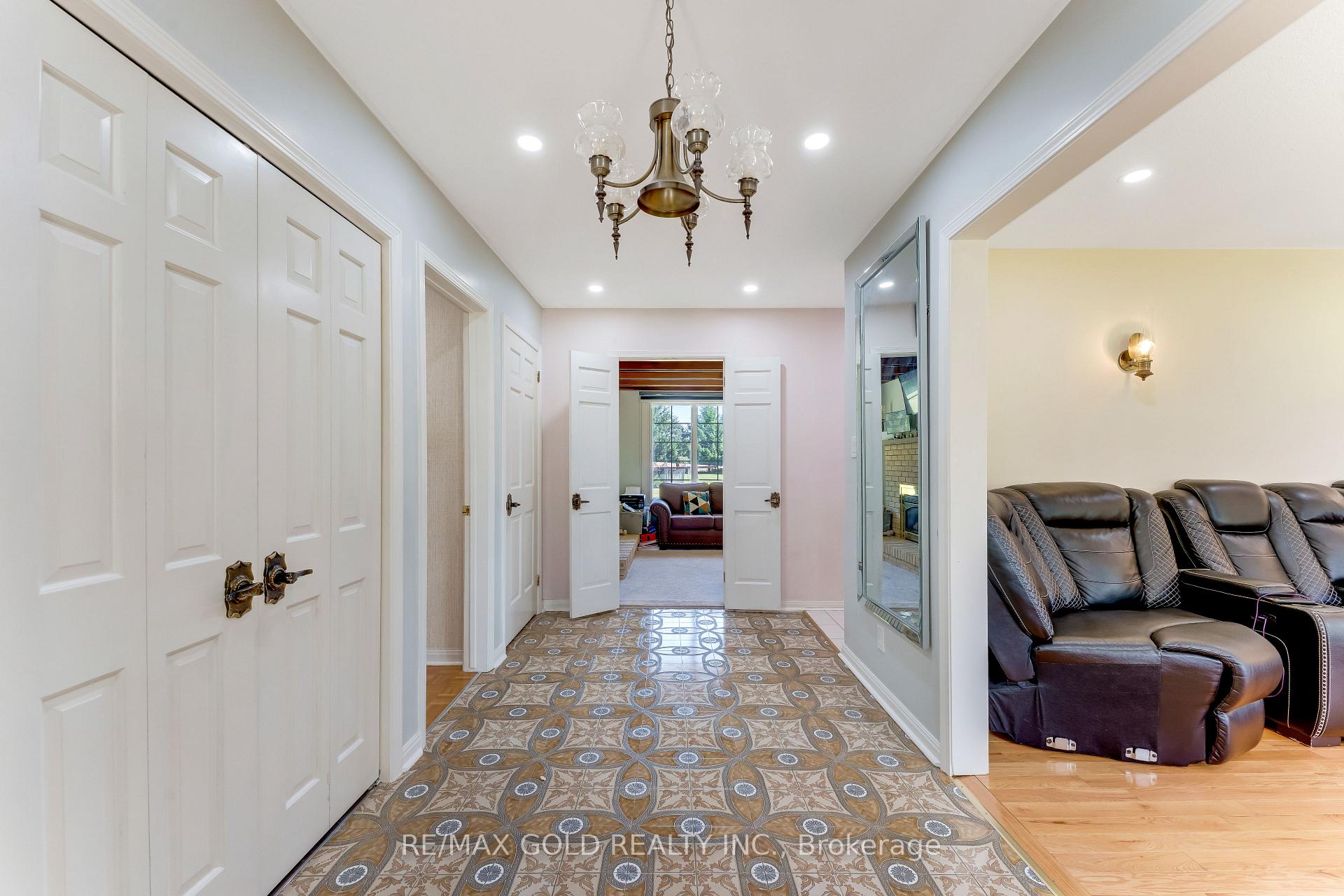Photo 18 of 2047 Hamilton Road, London, South U — HOMEH
