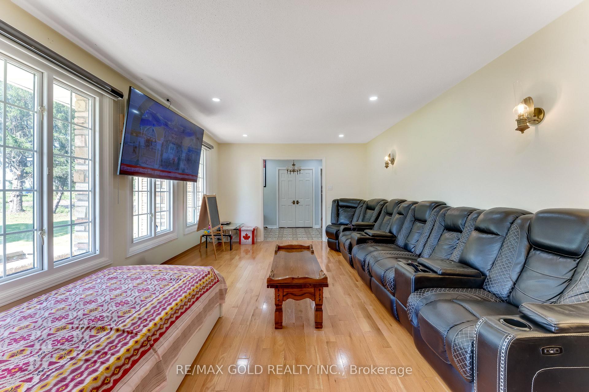 Photo 20 of 2047 Hamilton Road, London, South U — HOMEH