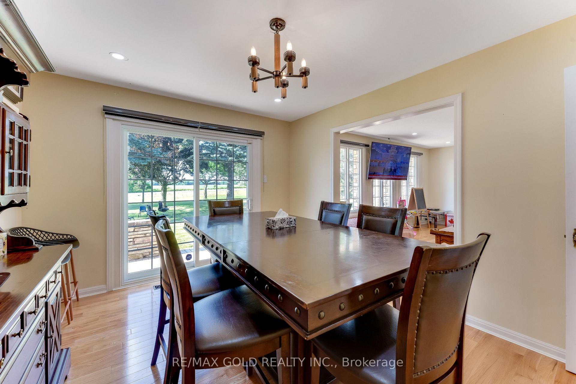 Photo 22 of 2047 Hamilton Road, London, South U — HOMEH