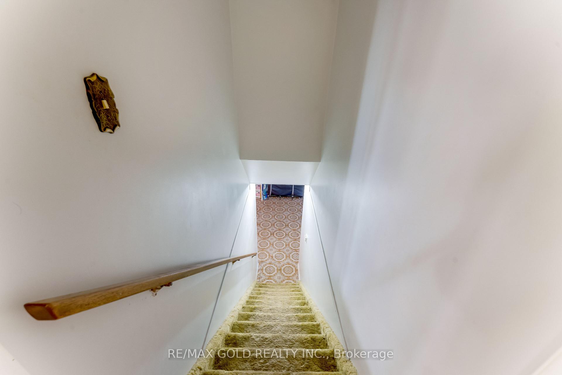 Photo 34 of 2047 Hamilton Road, London, South U — HOMEH