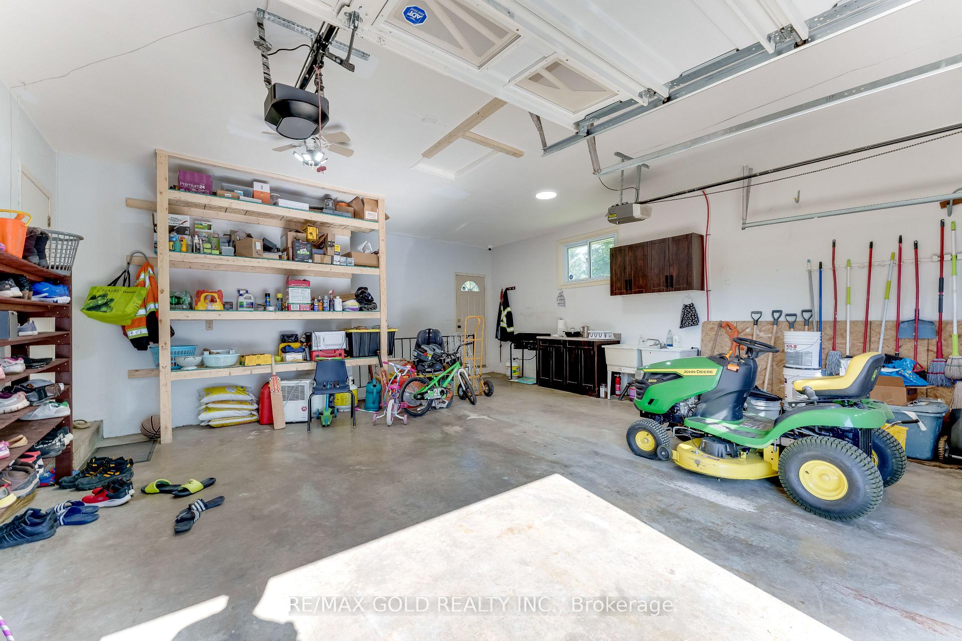 Photo 36 of 2047 Hamilton Road, London, South U — HOMEH