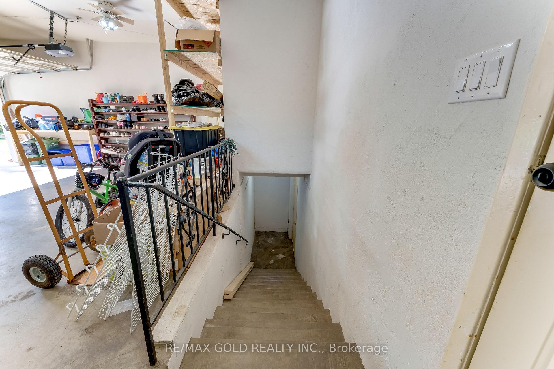 Photo 37 of 2047 Hamilton Road, London, South U — HOMEH