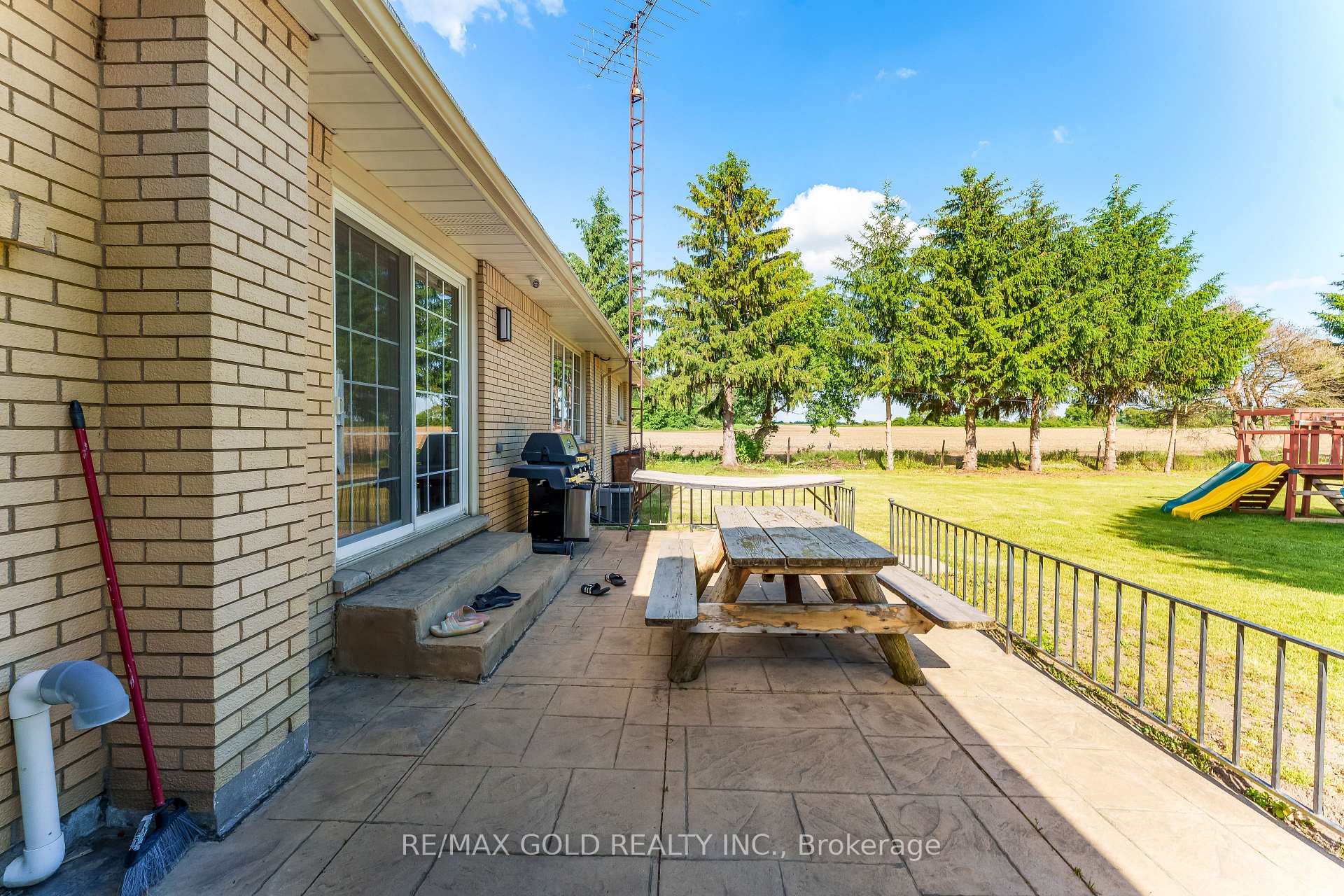 Photo 38 of 2047 Hamilton Road, London, South U — HOMEH