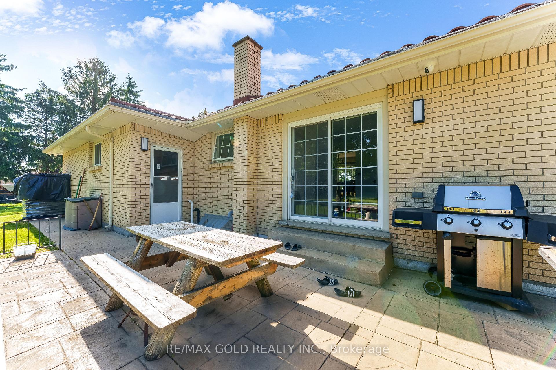 Photo 40 of 2047 Hamilton Road, London, South U — HOMEH