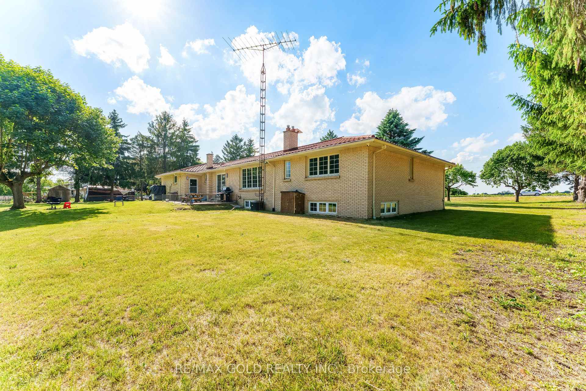 Photo 41 of 2047 Hamilton Road, London, South U — HOMEH