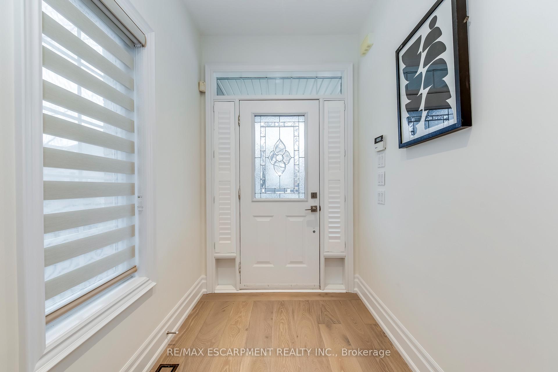 Photo 3 of 2364 Hilda Drive, Oakville, Joshua Creek — HOMEH