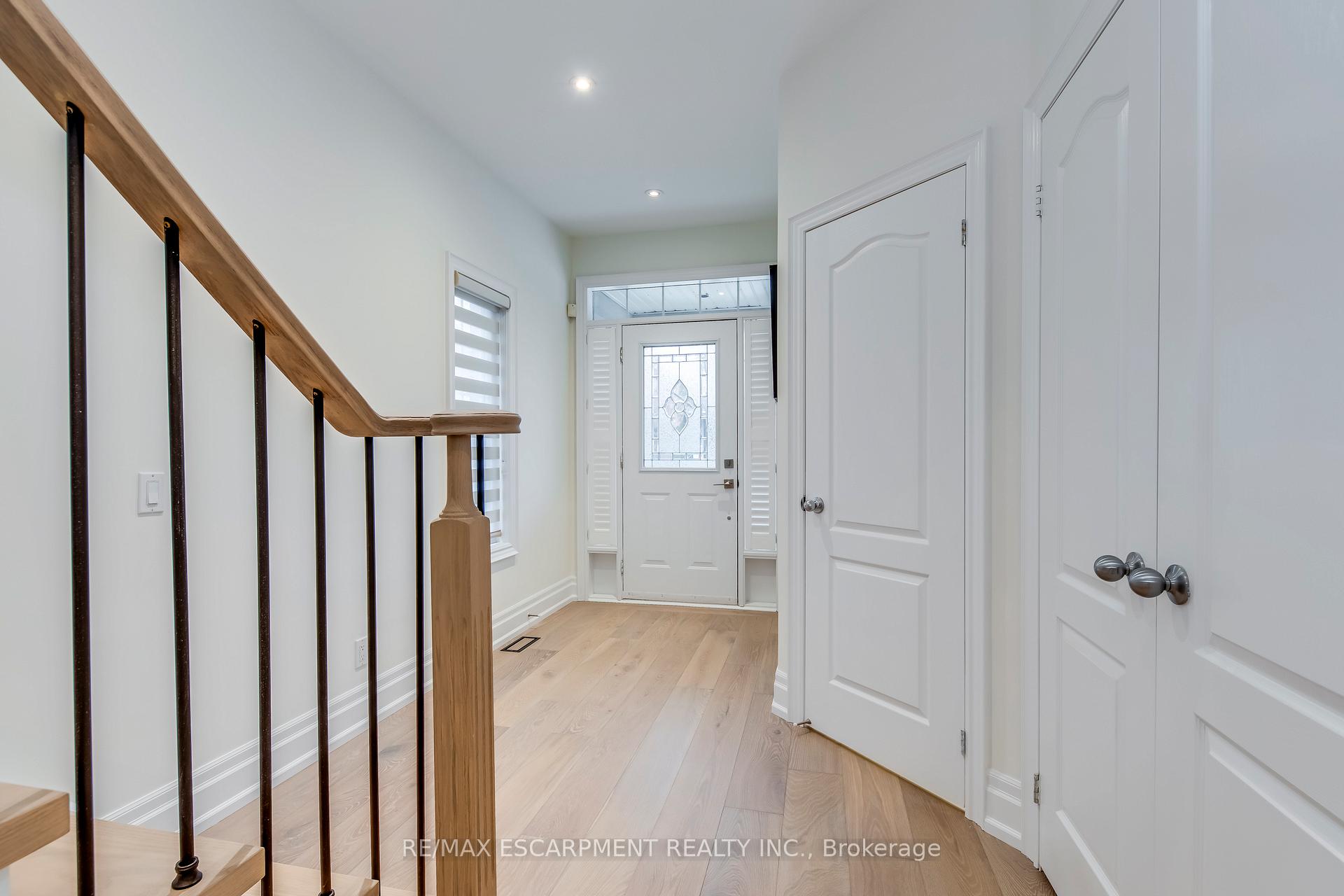 Photo 4 of 2364 Hilda Drive, Oakville, Joshua Creek — HOMEH