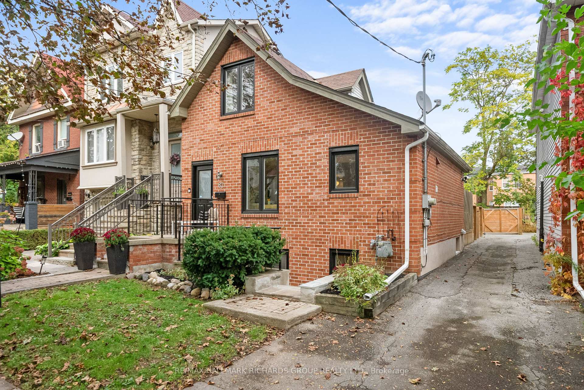 Photo 3 of 87 Rhodes Avenue, Toronto, Greenwood-Coxwell — HOMEH