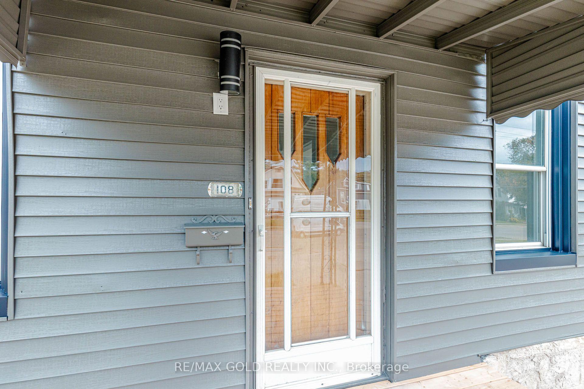 Photo 2 of 108 Norfolk Avenue, Cambridge, Elgin Park/Coronation — HOMEH