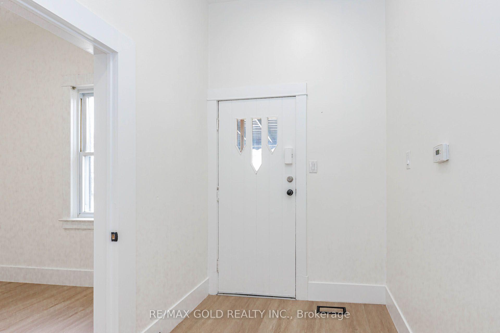 Photo 3 of 108 Norfolk Avenue, Cambridge, Elgin Park/Coronation — HOMEH