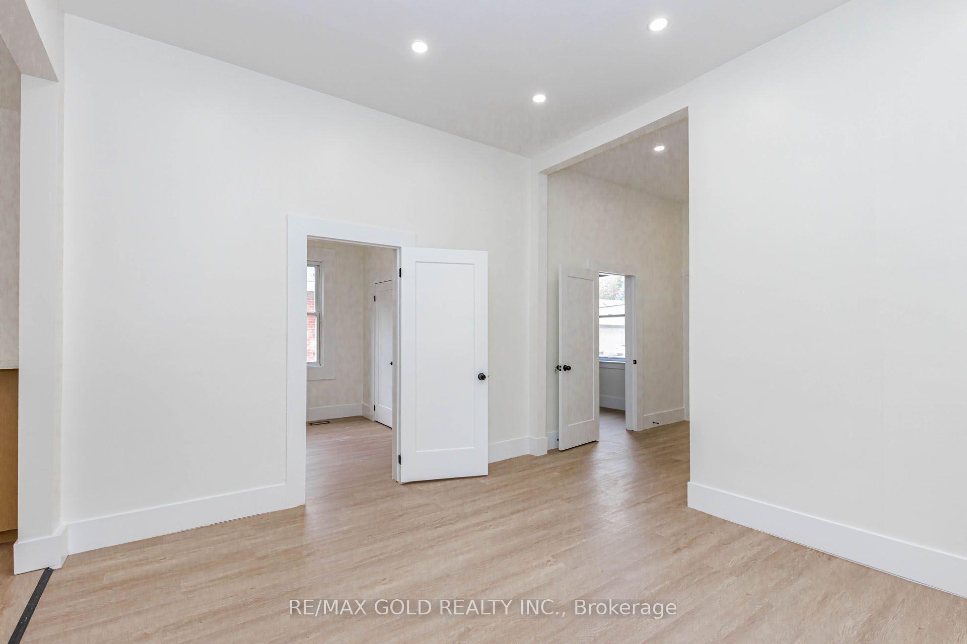 Photo 7 of 108 Norfolk Avenue, Cambridge, Elgin Park/Coronation — HOMEH