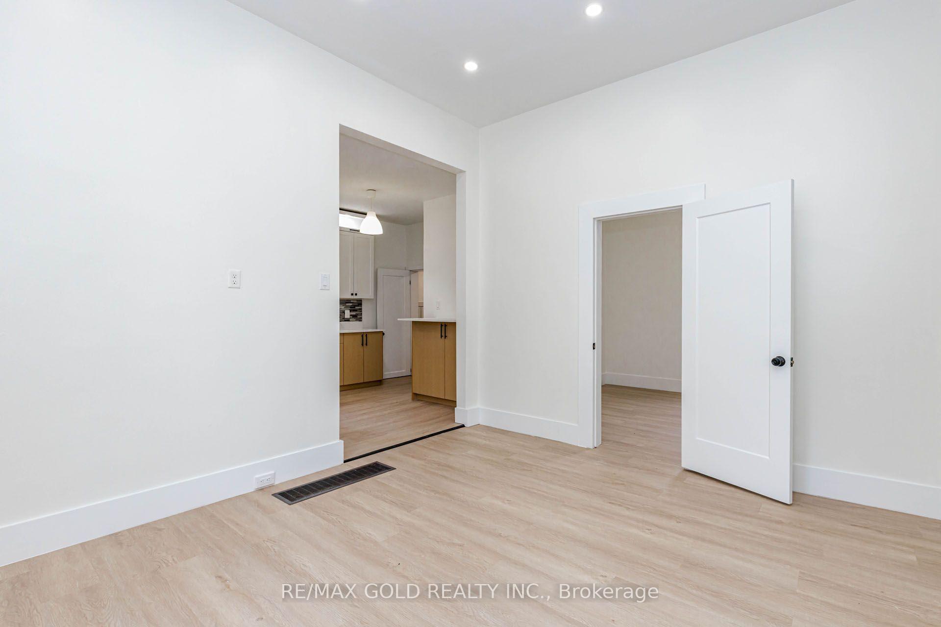 Photo 9 of 108 Norfolk Avenue, Cambridge, Elgin Park/Coronation — HOMEH