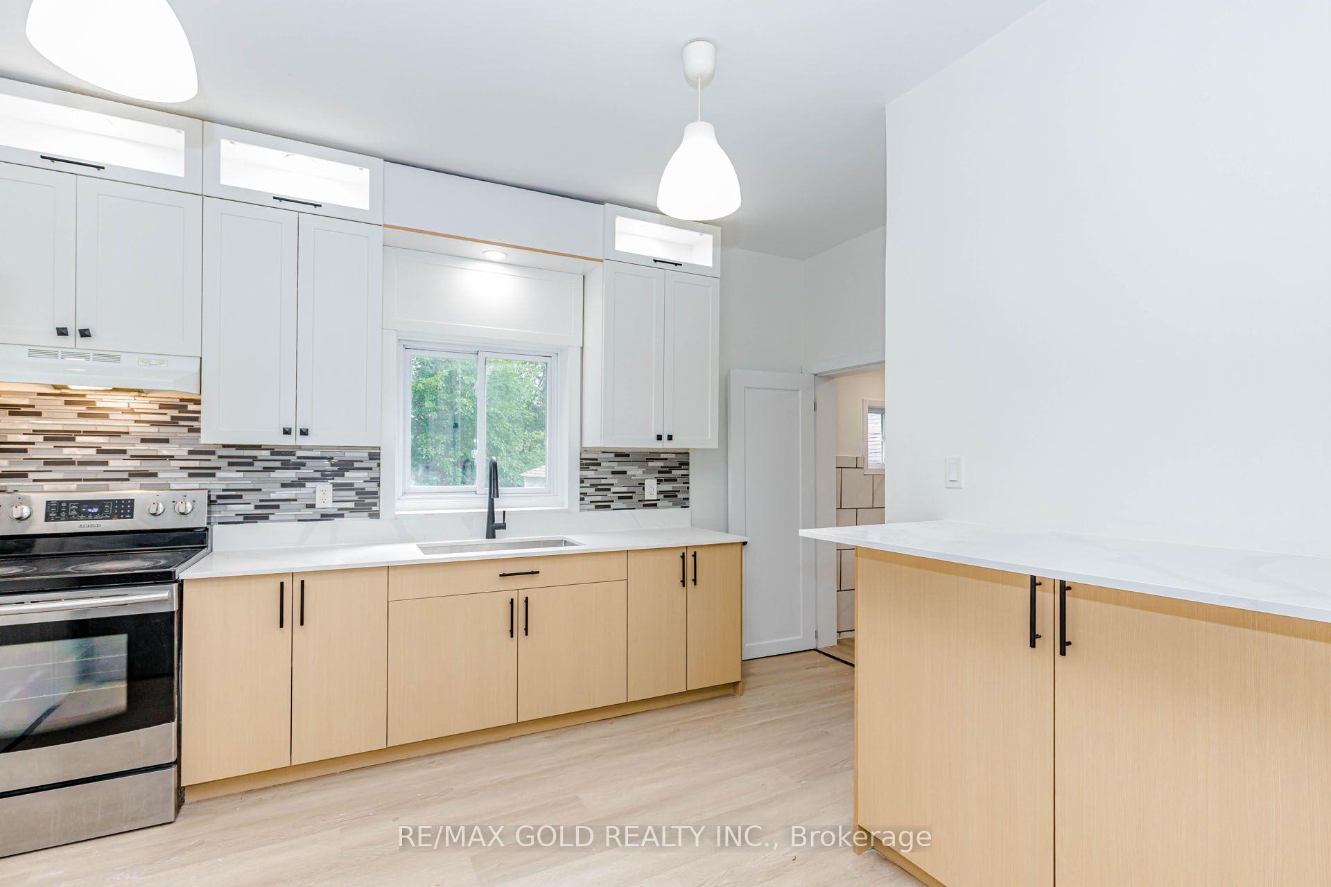 Photo 10 of 108 Norfolk Avenue, Cambridge, Elgin Park/Coronation — HOMEH