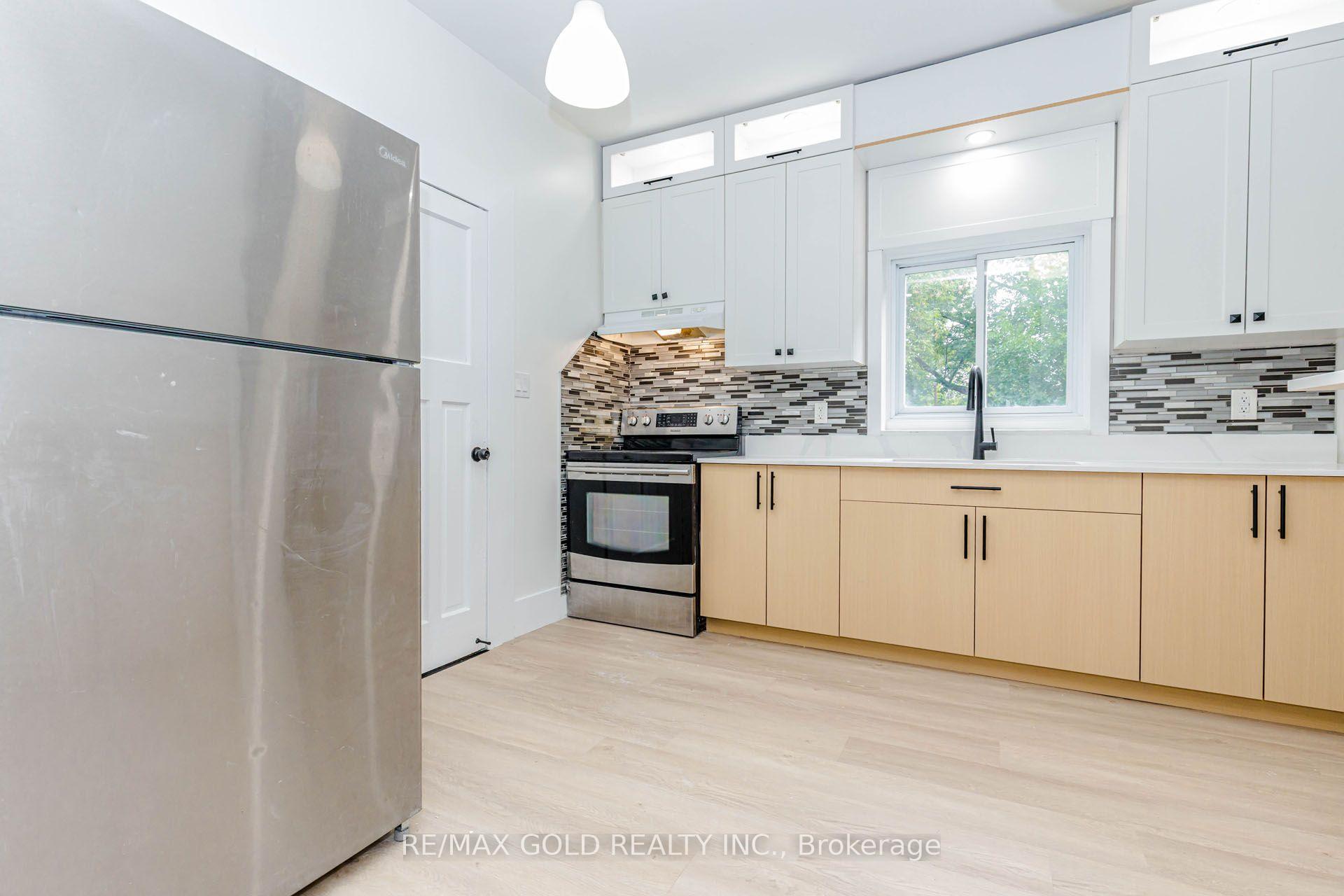 Photo 12 of 108 Norfolk Avenue, Cambridge, Elgin Park/Coronation — HOMEH