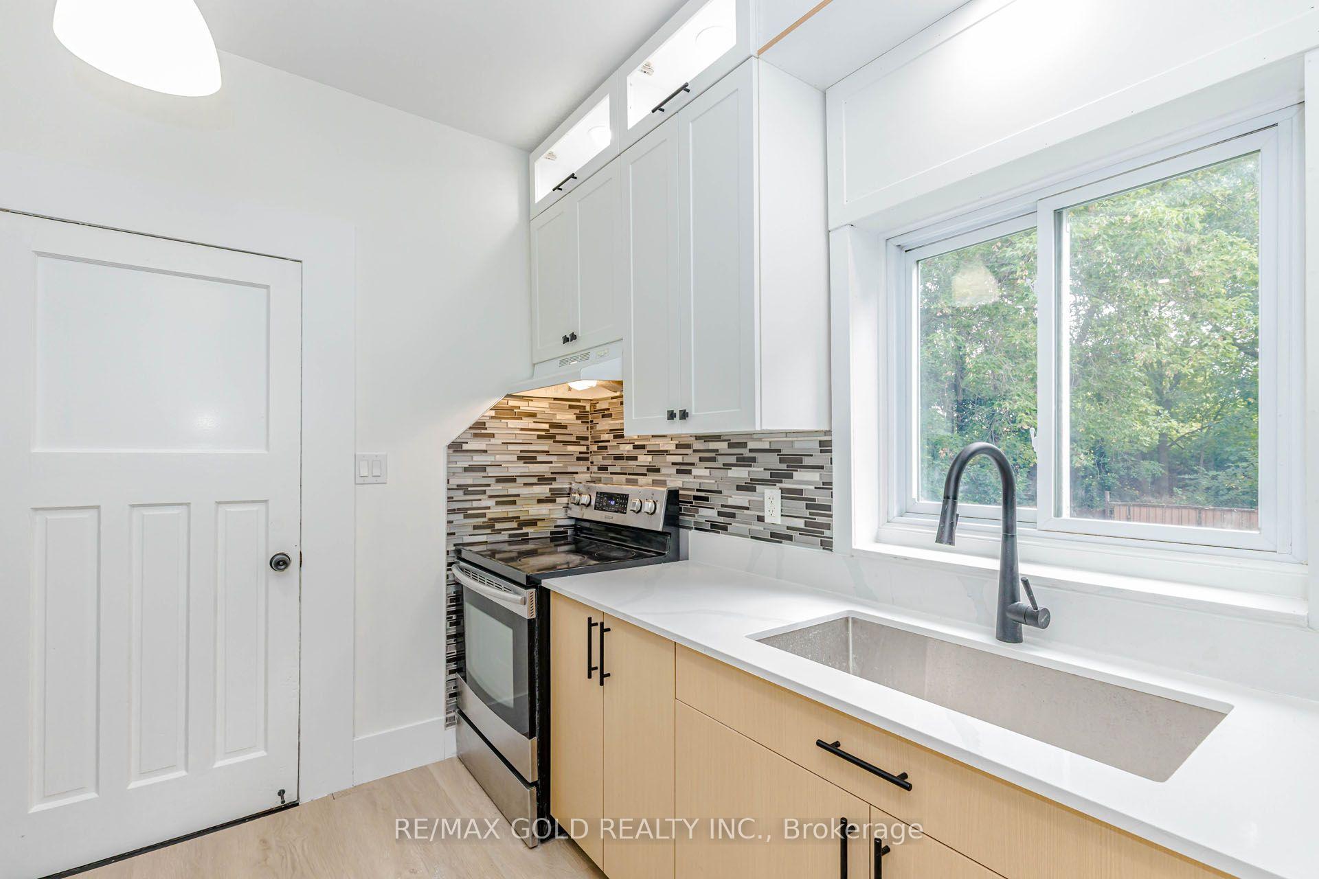 Photo 14 of 108 Norfolk Avenue, Cambridge, Elgin Park/Coronation — HOMEH