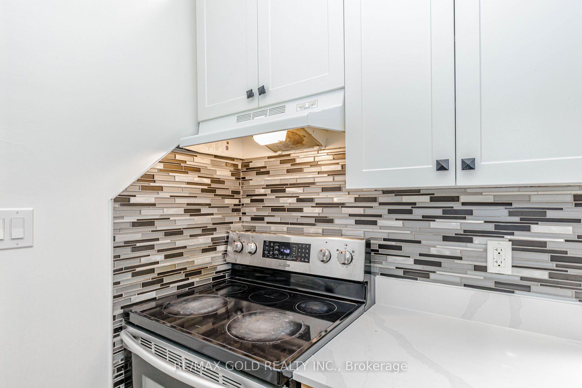 Photo 15 of 108 Norfolk Avenue, Cambridge, Elgin Park/Coronation — HOMEH