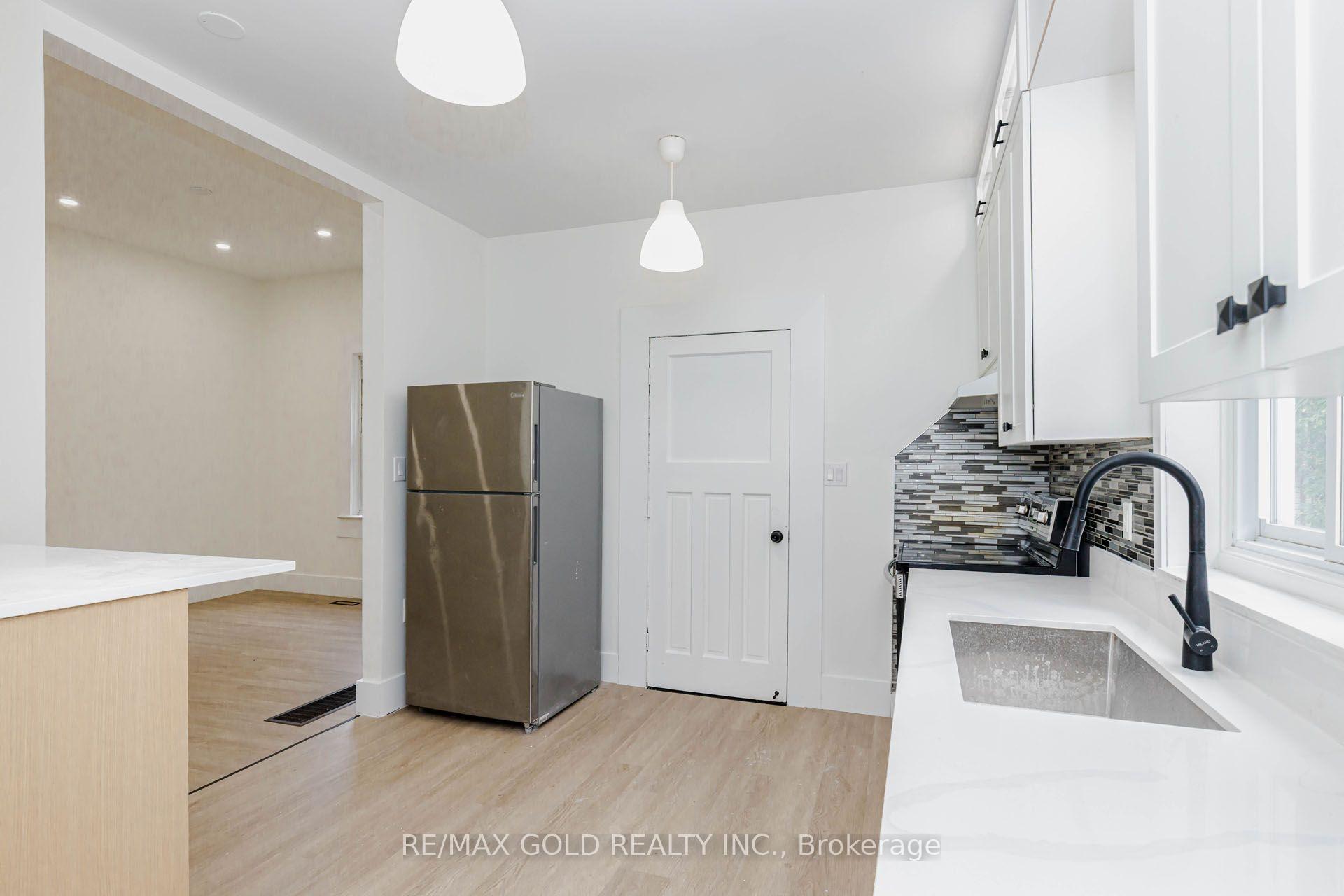 Photo 18 of 108 Norfolk Avenue, Cambridge, Elgin Park/Coronation — HOMEH