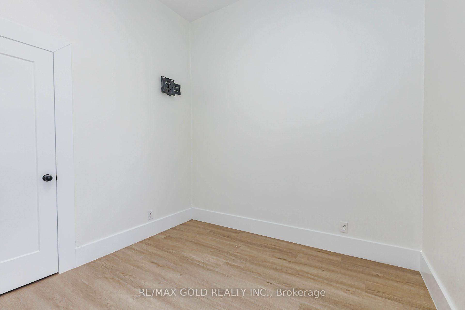 Photo 19 of 108 Norfolk Avenue, Cambridge, Elgin Park/Coronation — HOMEH