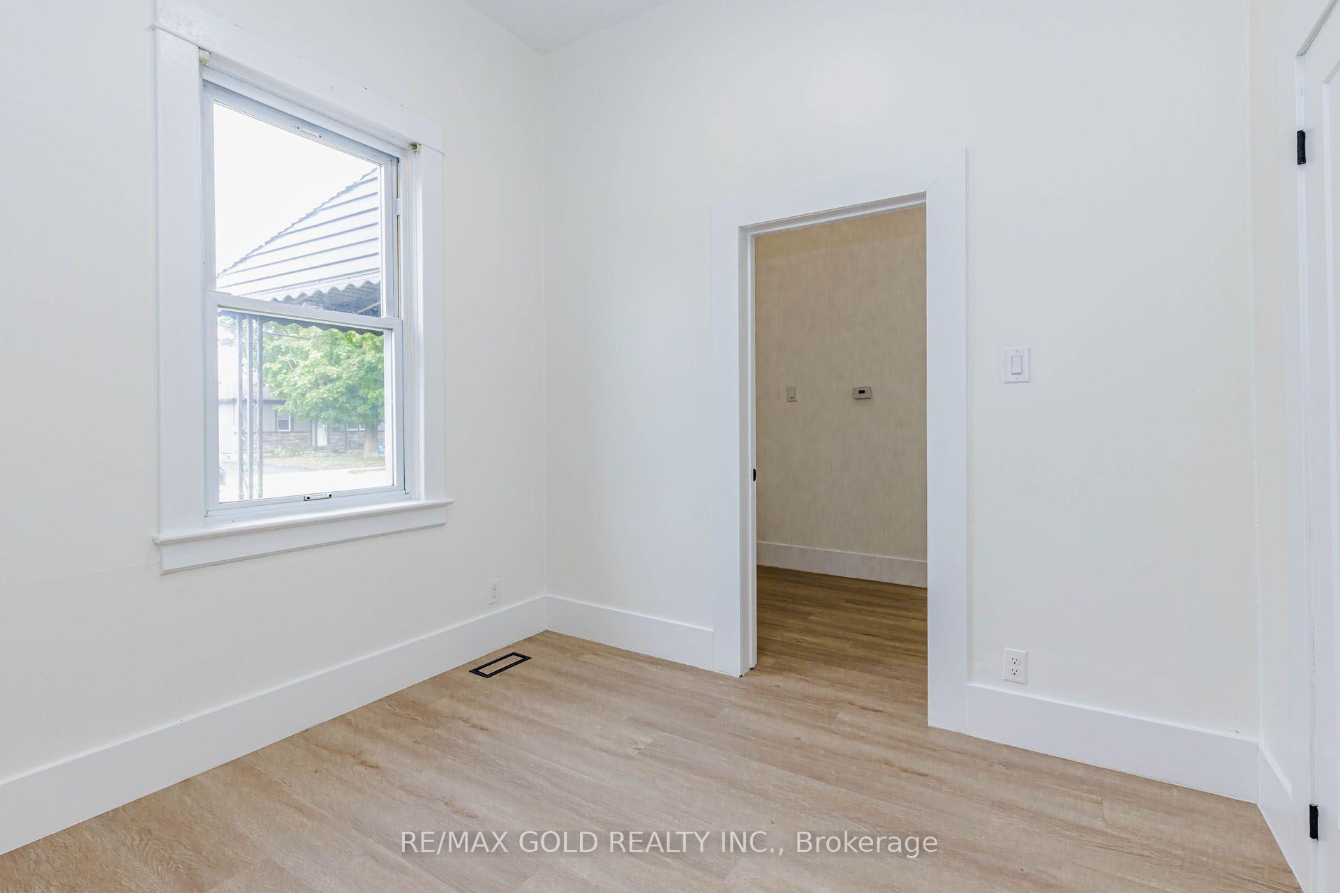 Photo 20 of 108 Norfolk Avenue, Cambridge, Elgin Park/Coronation — HOMEH