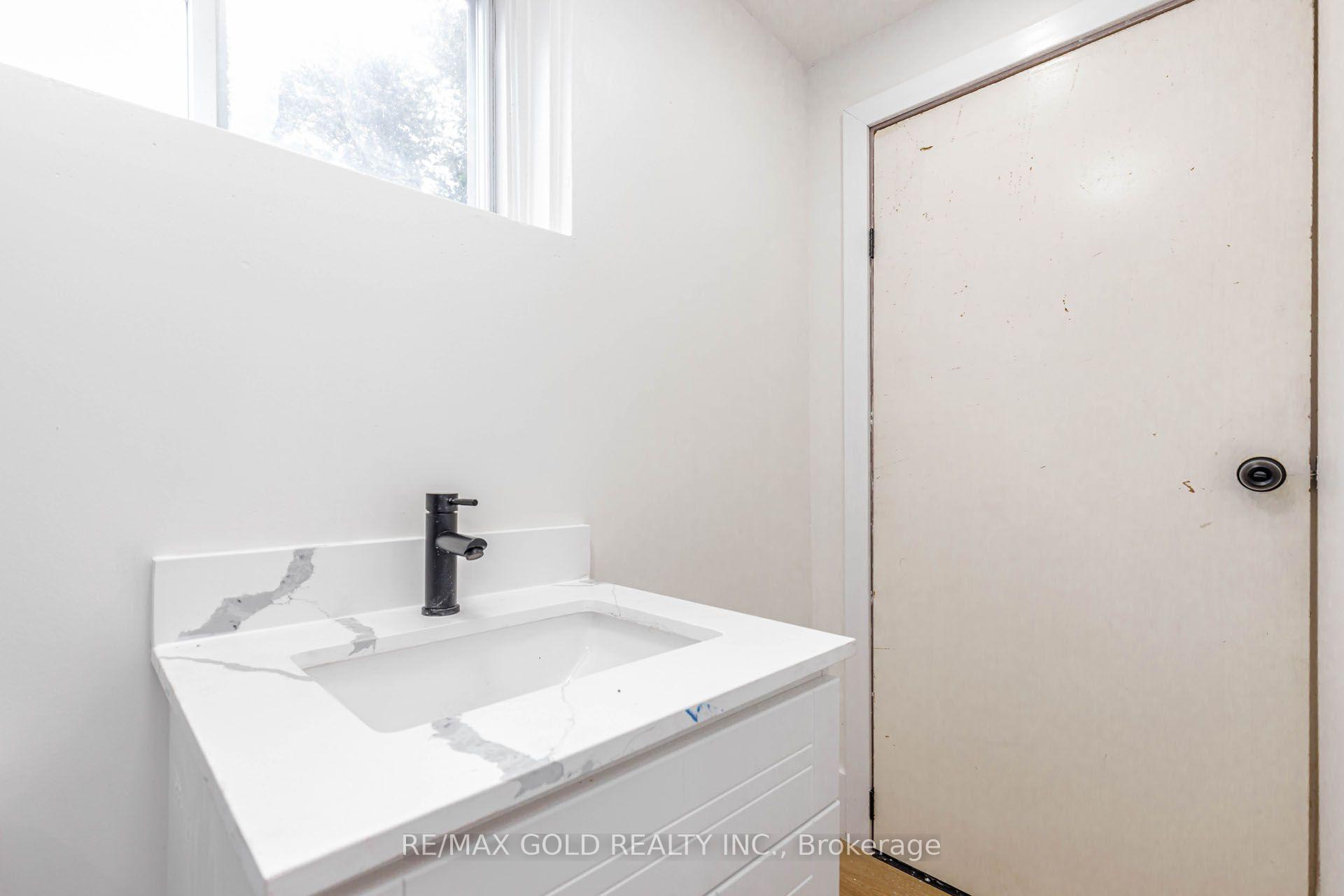 Photo 23 of 108 Norfolk Avenue, Cambridge, Elgin Park/Coronation — HOMEH