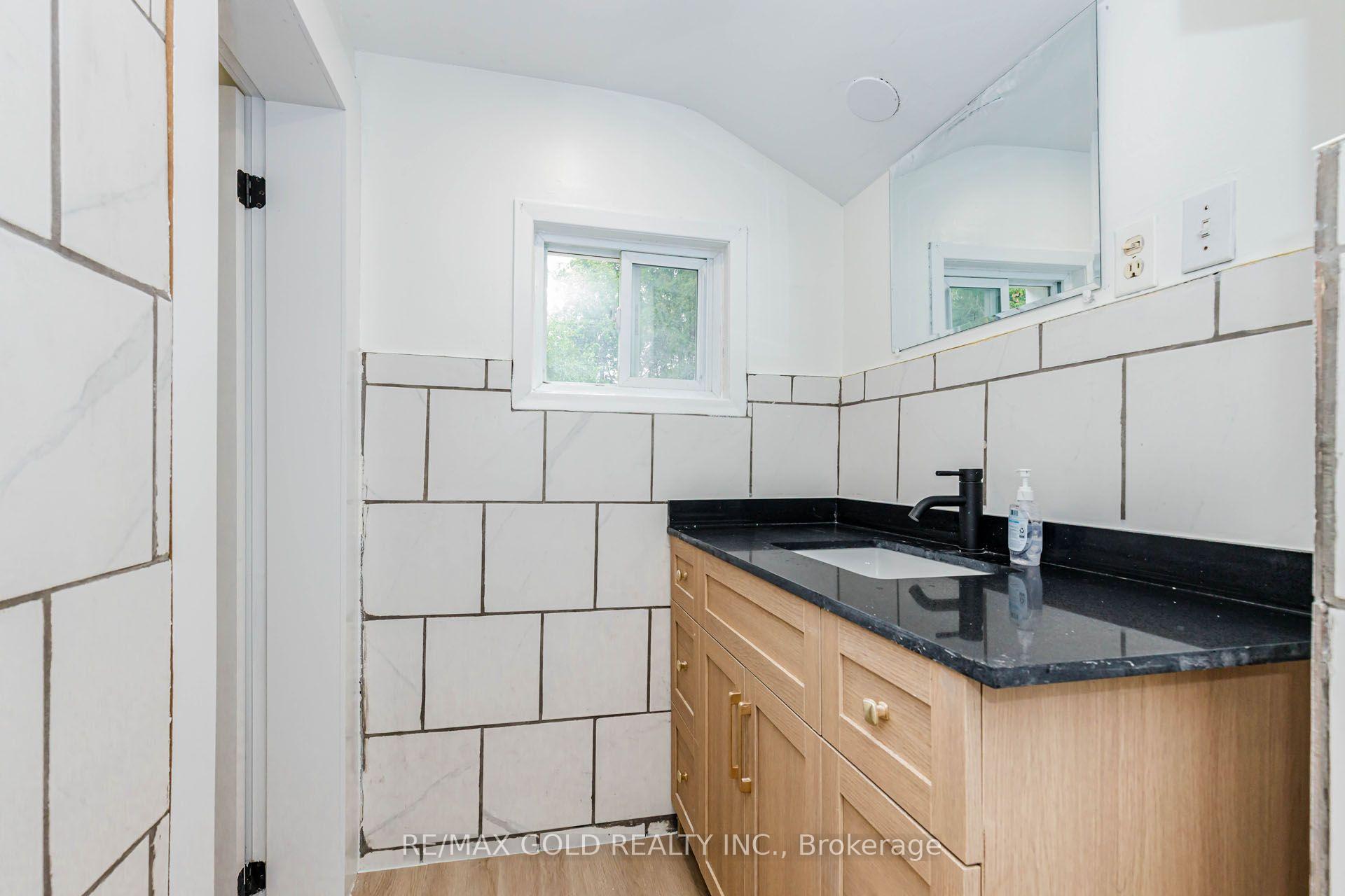 Photo 30 of 108 Norfolk Avenue, Cambridge, Elgin Park/Coronation — HOMEH