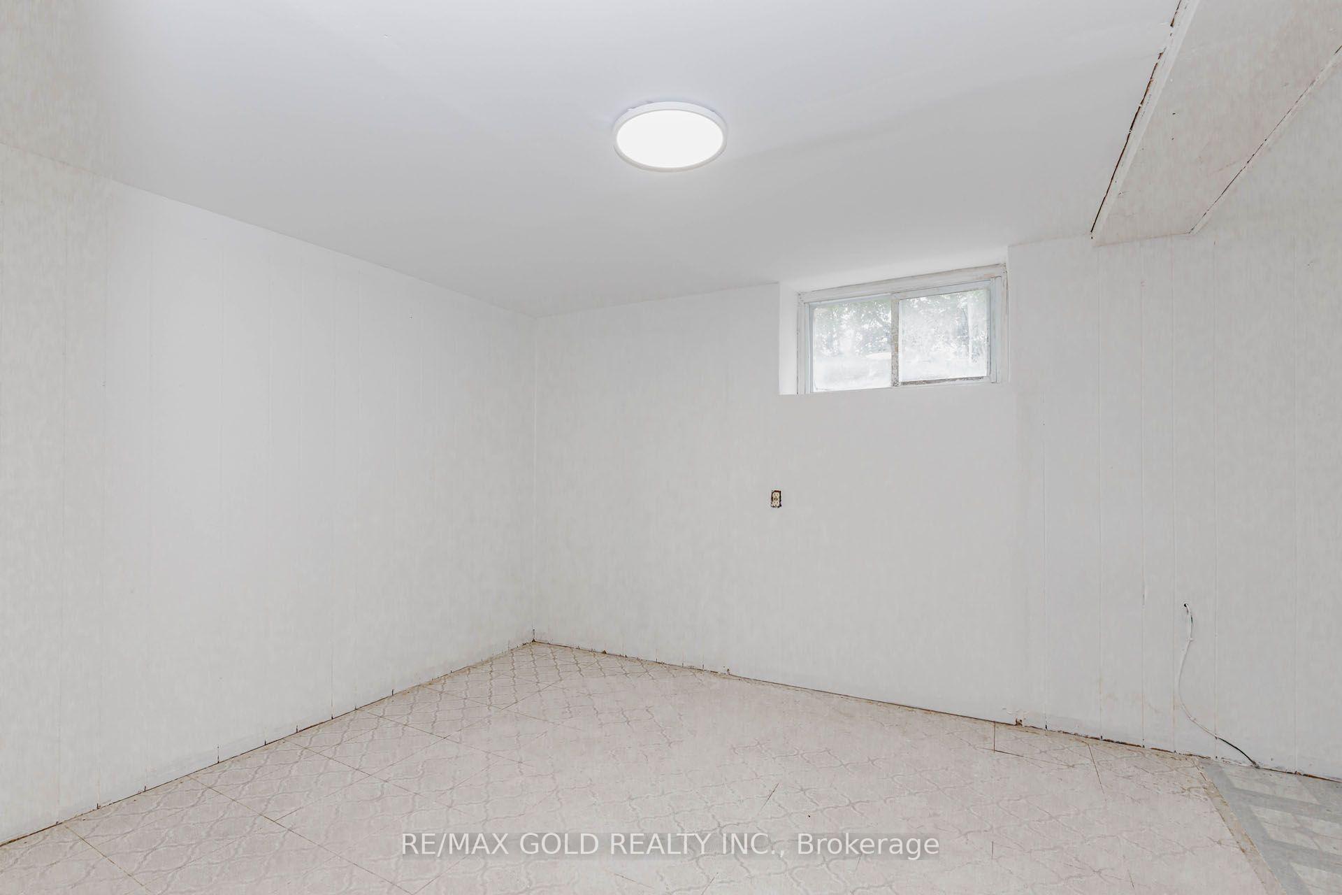 Photo 36 of 108 Norfolk Avenue, Cambridge, Elgin Park/Coronation — HOMEH