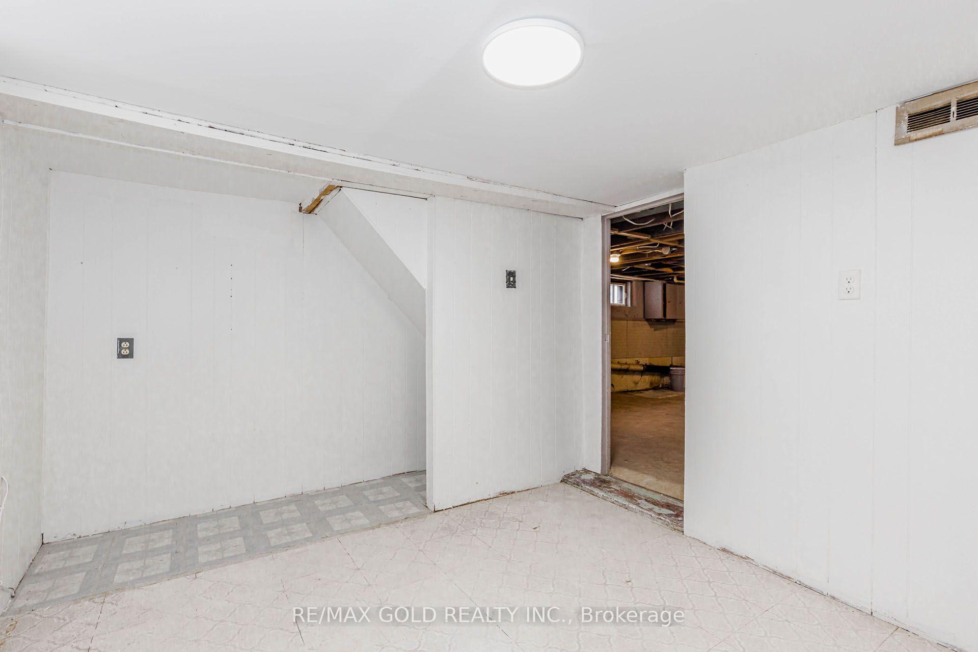 Photo 39 of 108 Norfolk Avenue, Cambridge, Elgin Park/Coronation — HOMEH