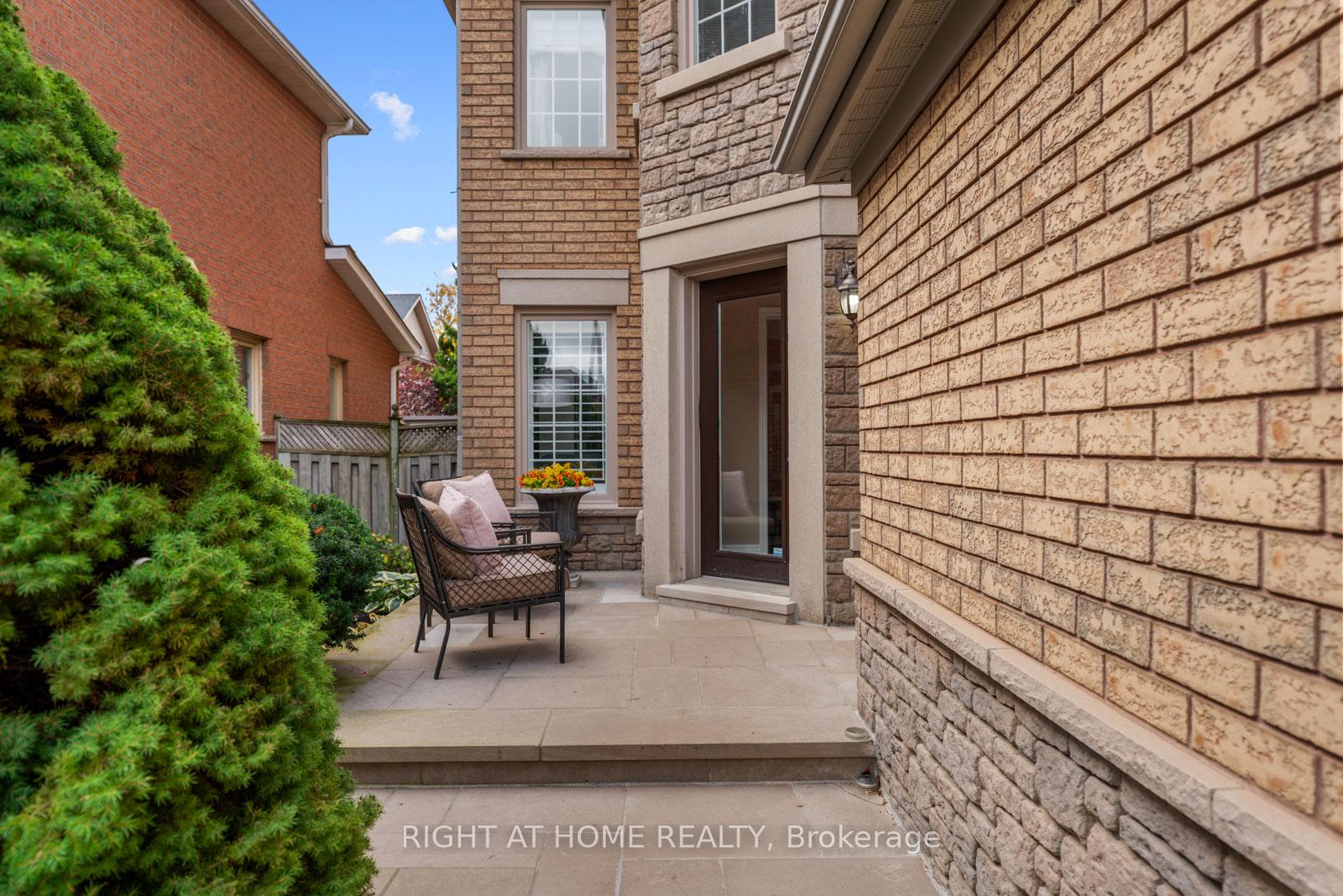 Photo 2 of 5954 Hemingway Road, Mississauga, Central Erin Mills — HOMEH