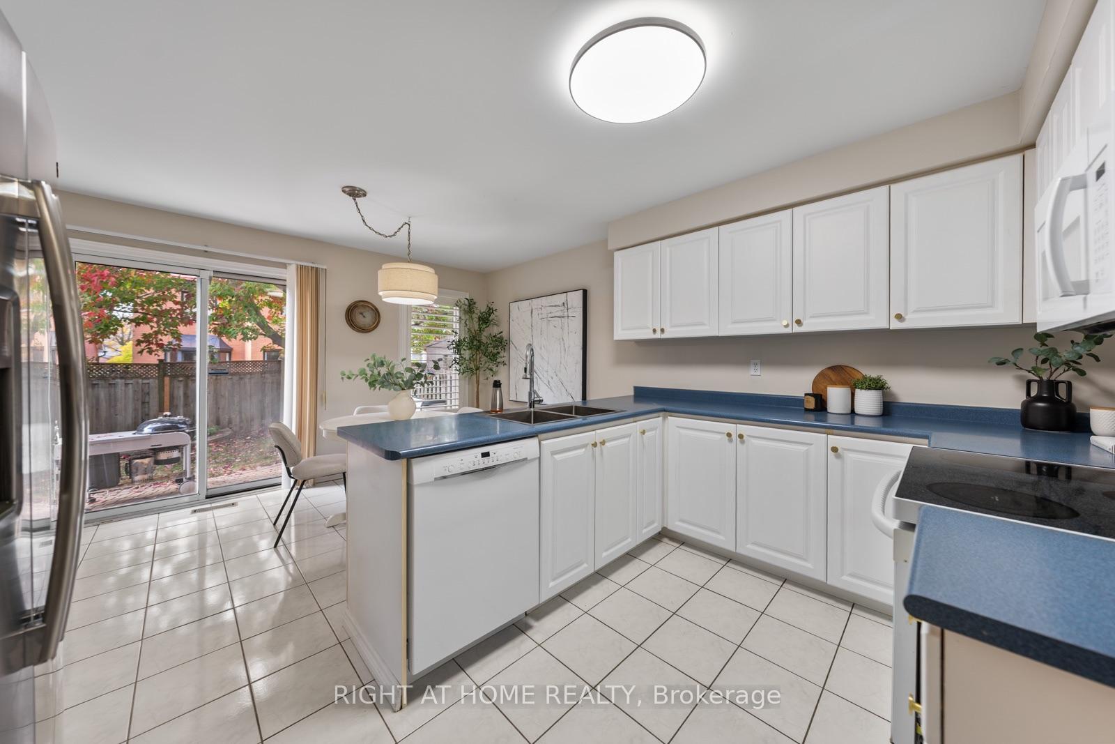 Photo 10 of 5954 Hemingway Road, Mississauga, Central Erin Mills — HOMEH