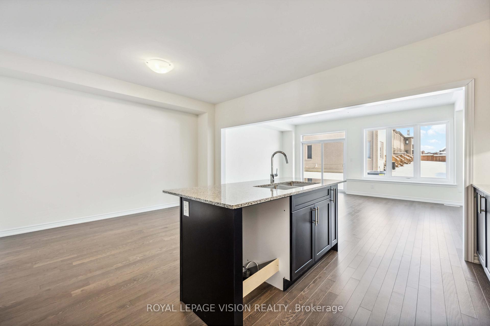 Photo 11 of 48 Mountainside Crescent, Whitby, Rolling Acres — HOMEH