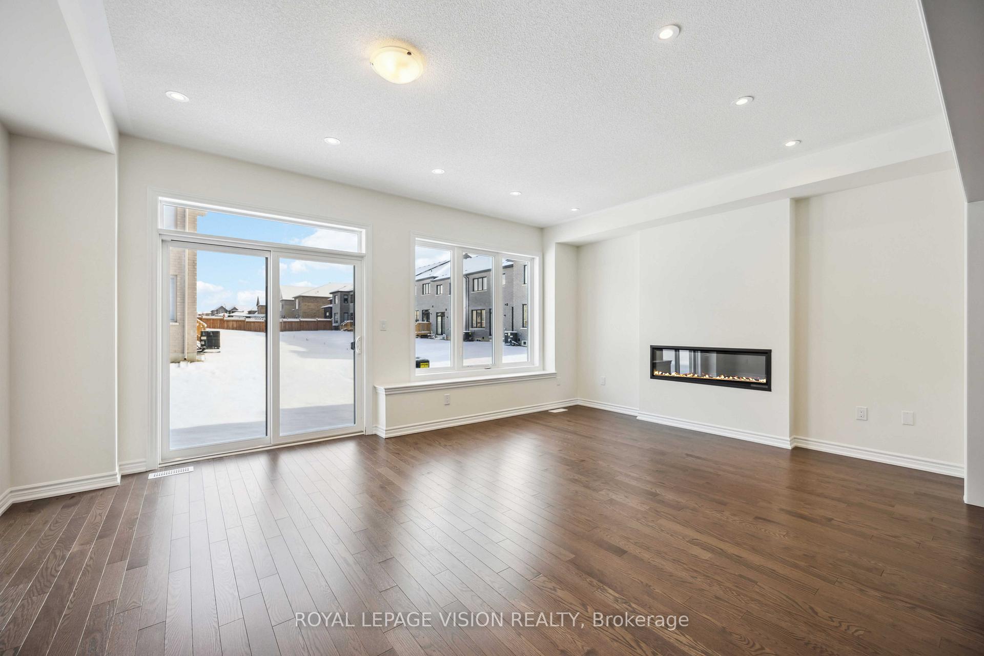 Photo 12 of 48 Mountainside Crescent, Whitby, Rolling Acres — HOMEH