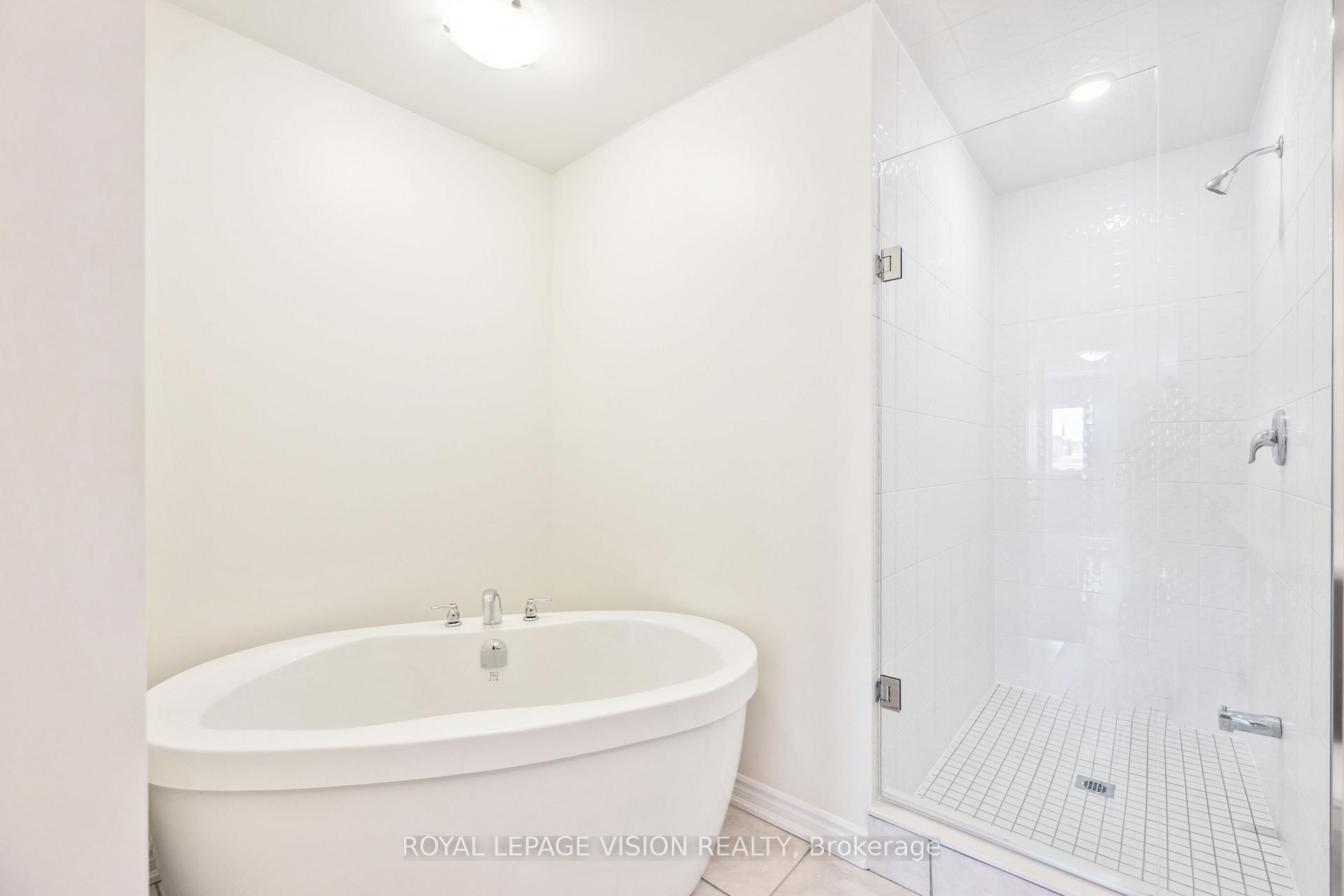 Photo 24 of 48 Mountainside Crescent, Whitby, Rolling Acres — HOMEH