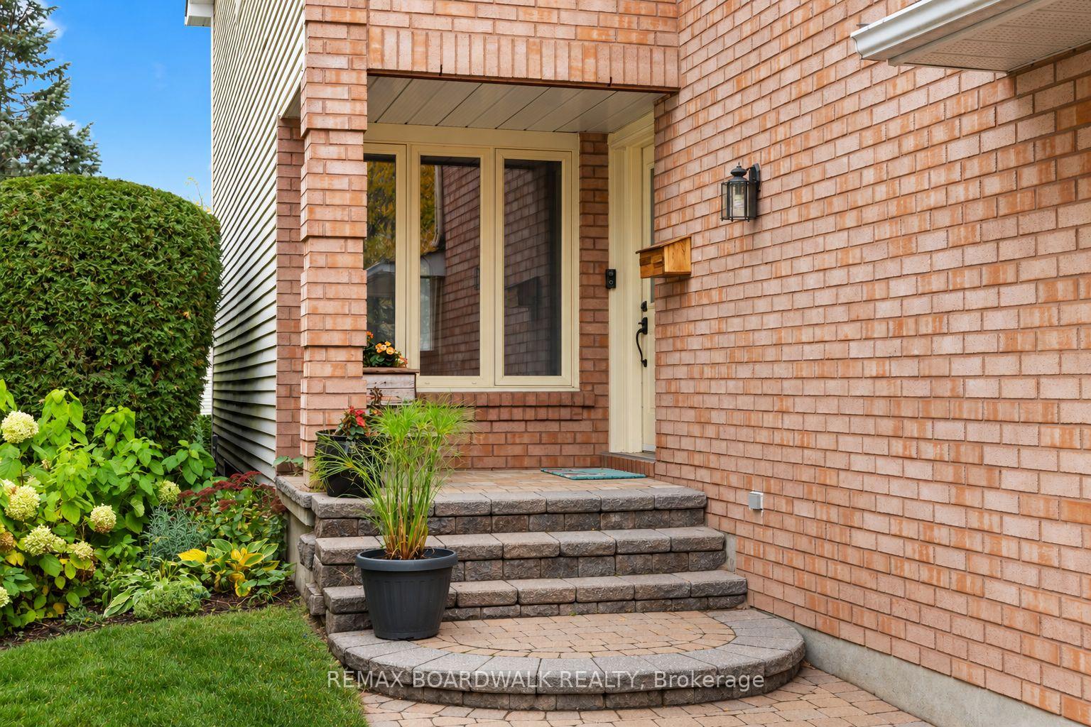 Photo 4 of 3 Moresby Drive, Ottawa, Kanata - Bridlewood — HOMEH