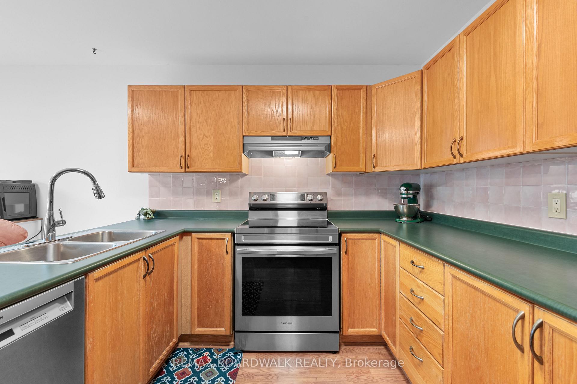 Photo 12 of 3 Moresby Drive, Ottawa, Kanata - Bridlewood — HOMEH