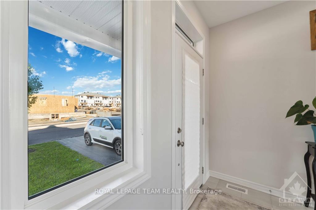 Photo 4 of 4118 Obsidian Street, Ottawa, Barrhaven - Half Moon Bay — HOMEH