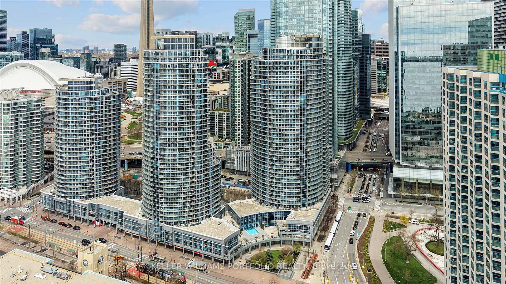 Front of Unit 3503, 208 Queens Quay W
