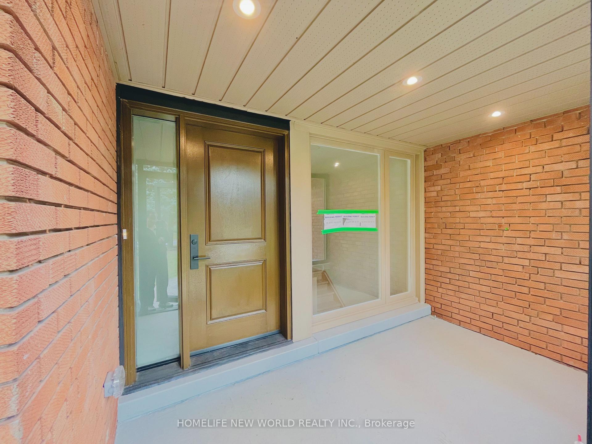Photo 3 of 14 Rollscourt Drive, North York, St. Andrew-Windfields — HOMEH