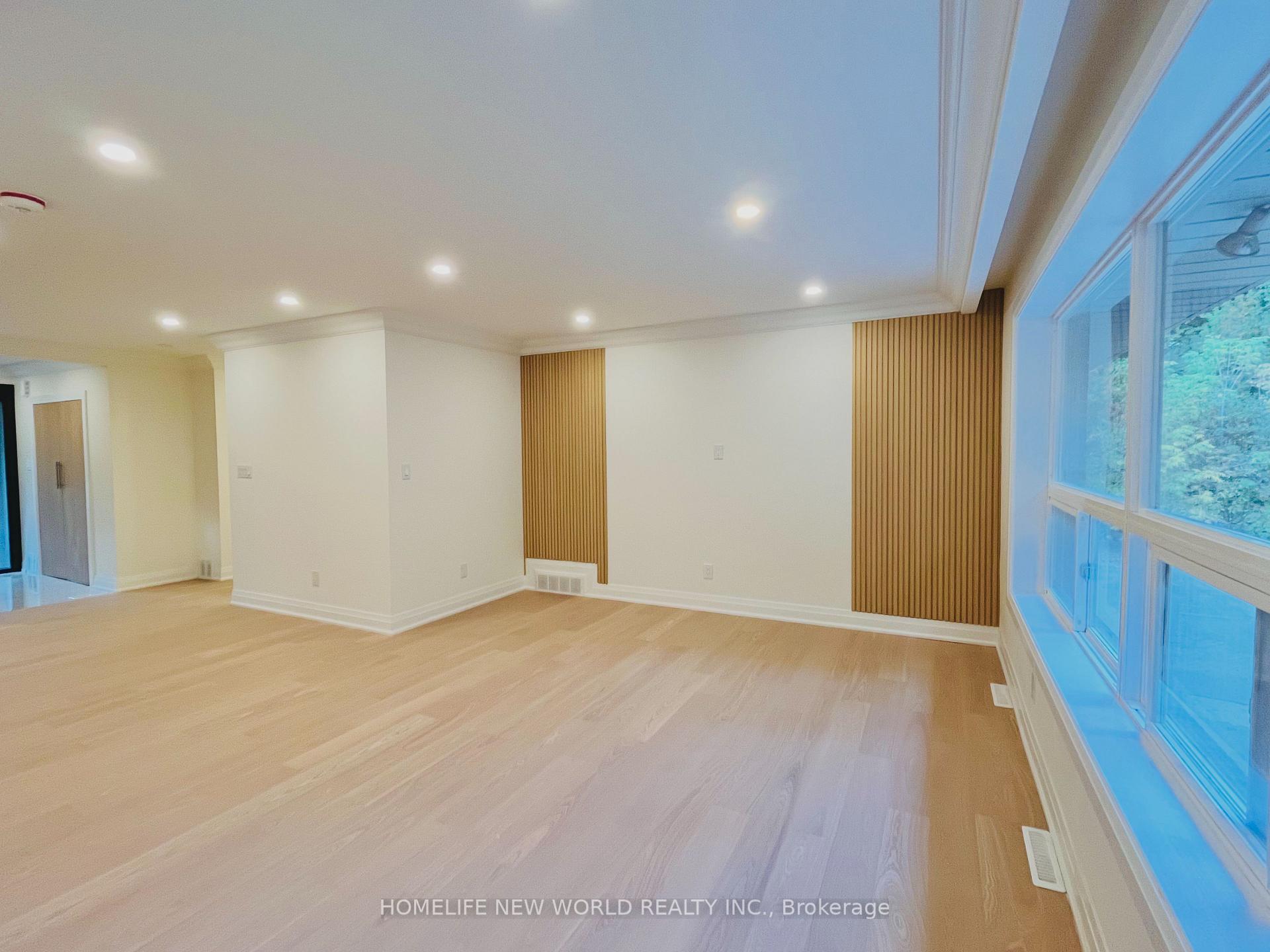 Photo 8 of 14 Rollscourt Drive, North York, St. Andrew-Windfields — HOMEH