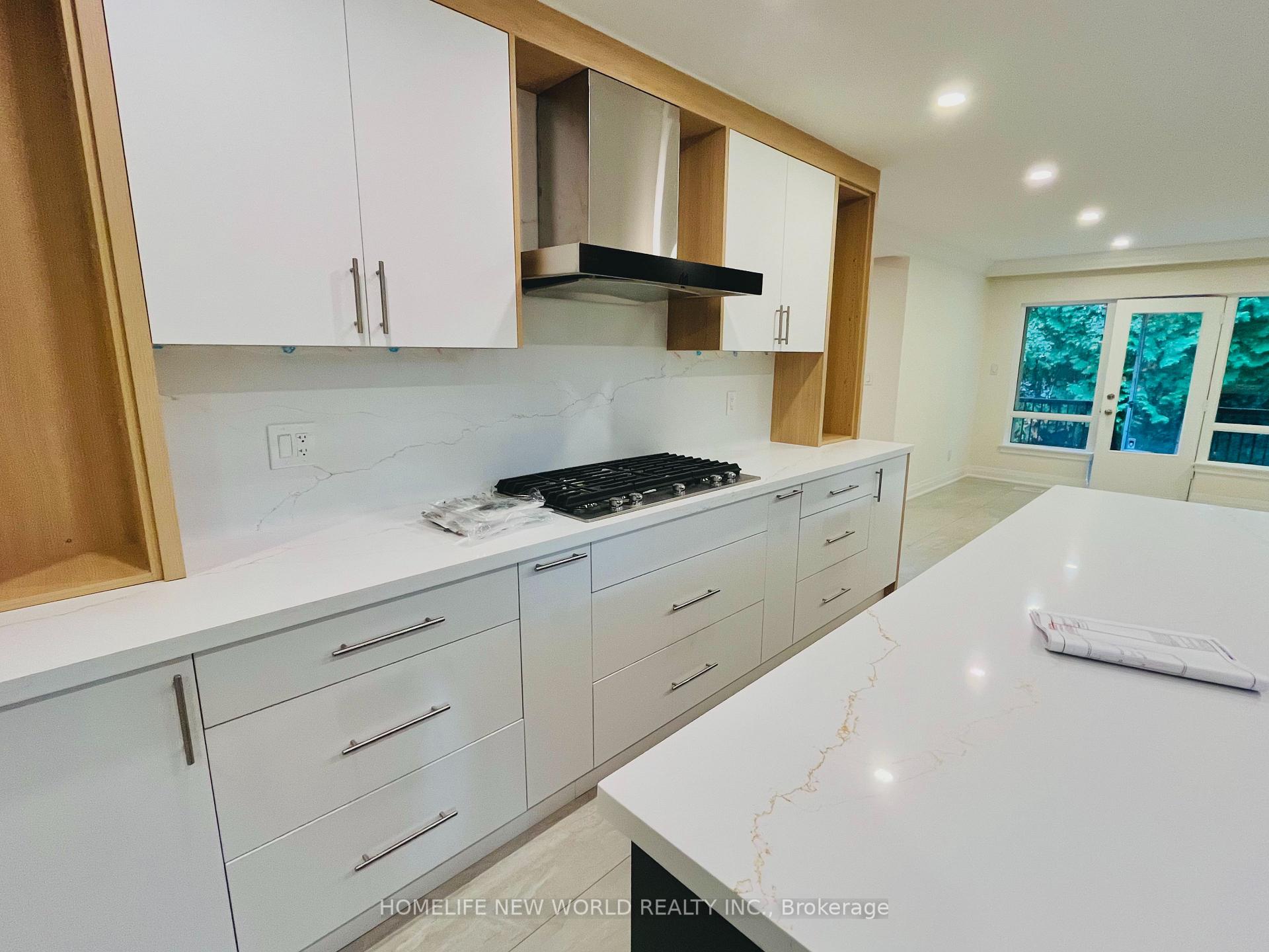 Photo 12 of 14 Rollscourt Drive, North York, St. Andrew-Windfields — HOMEH