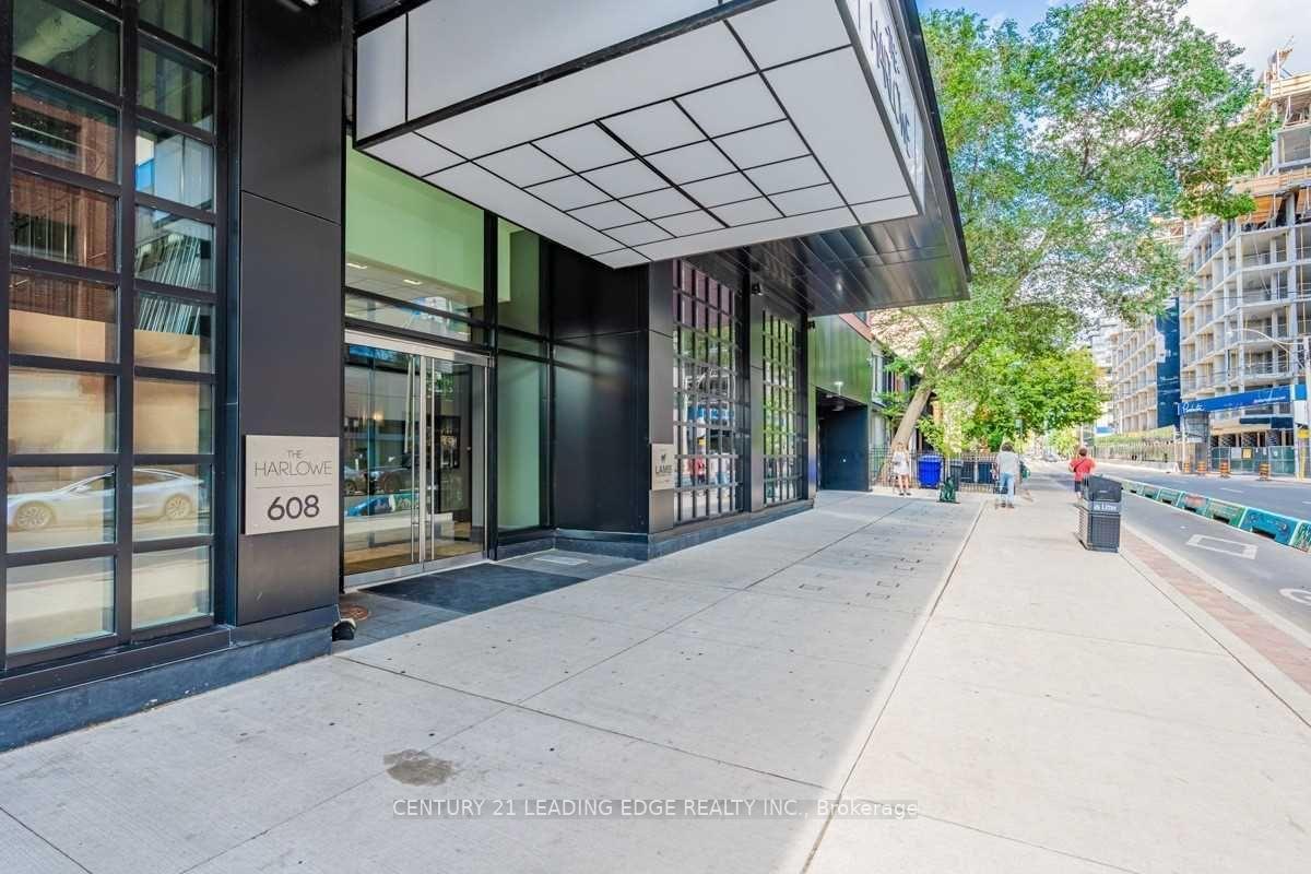 Front of Unit 812, 608 Richmond Street W