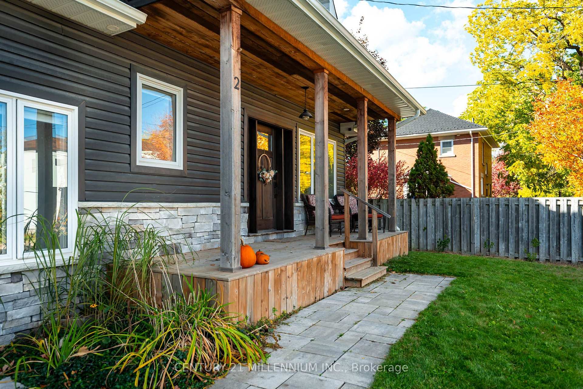 Photo 3 of 2 Amanda Street, Orangeville — HOMEH
