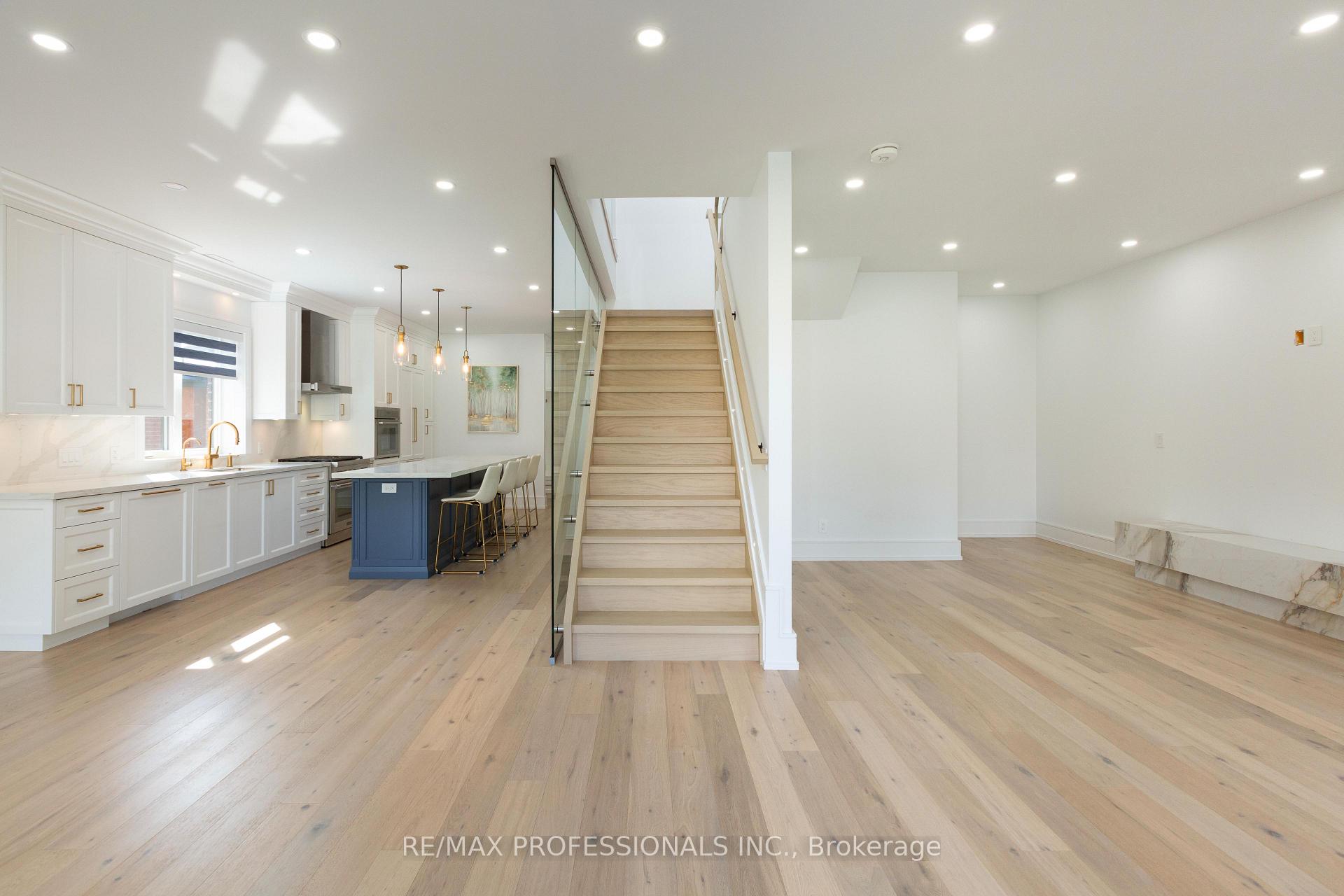 Photo 4 of 28 Martin Grove Road, Etobicoke, Islington-City Centre West — HOMEH